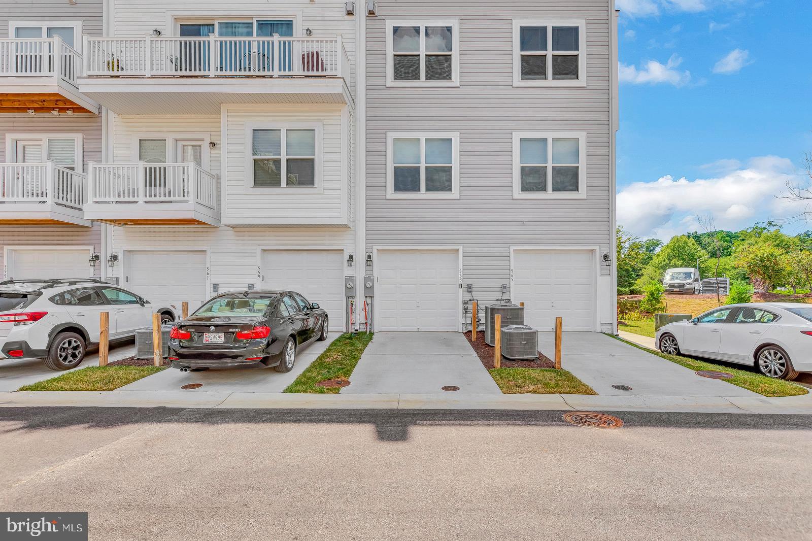 ADMIRALS SQUARE - Residential