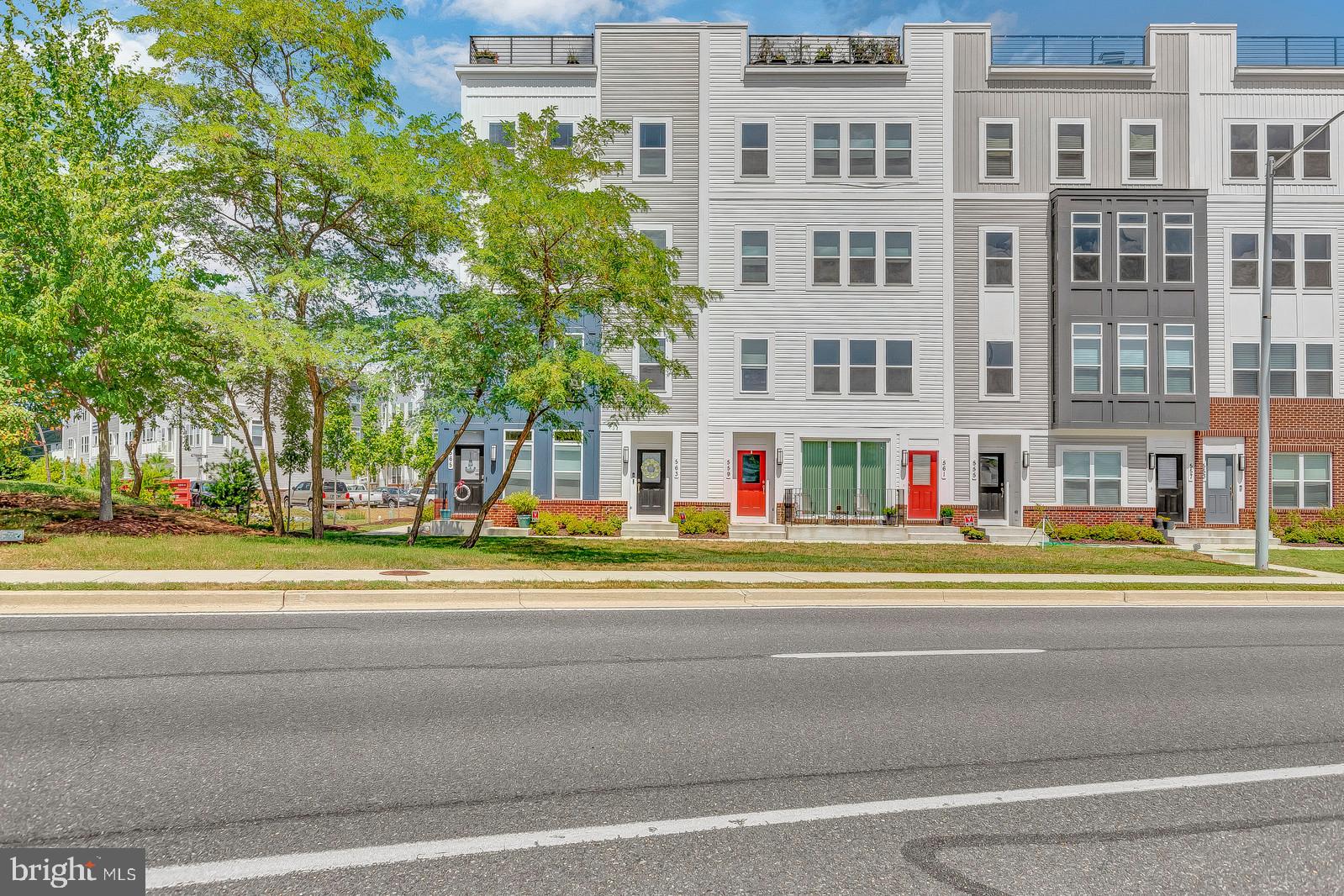 ADMIRALS SQUARE - Residential