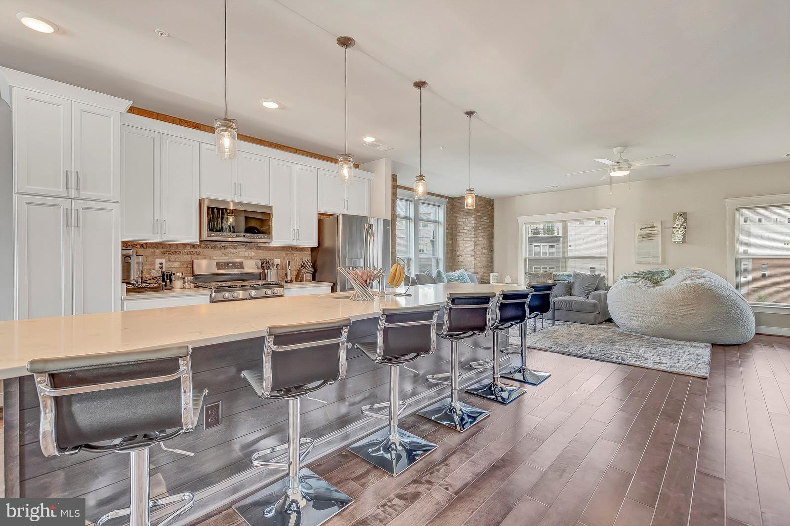 ADMIRALS SQUARE - Residential