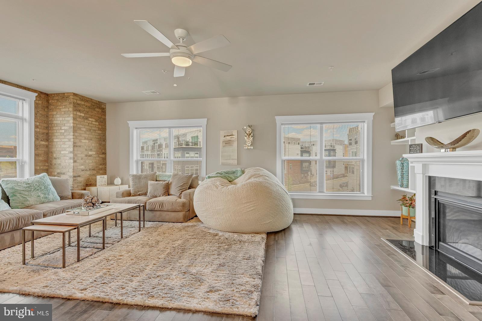 ADMIRALS SQUARE - Residential