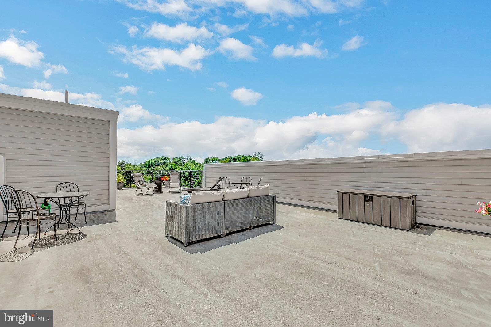 ADMIRALS SQUARE - Residential