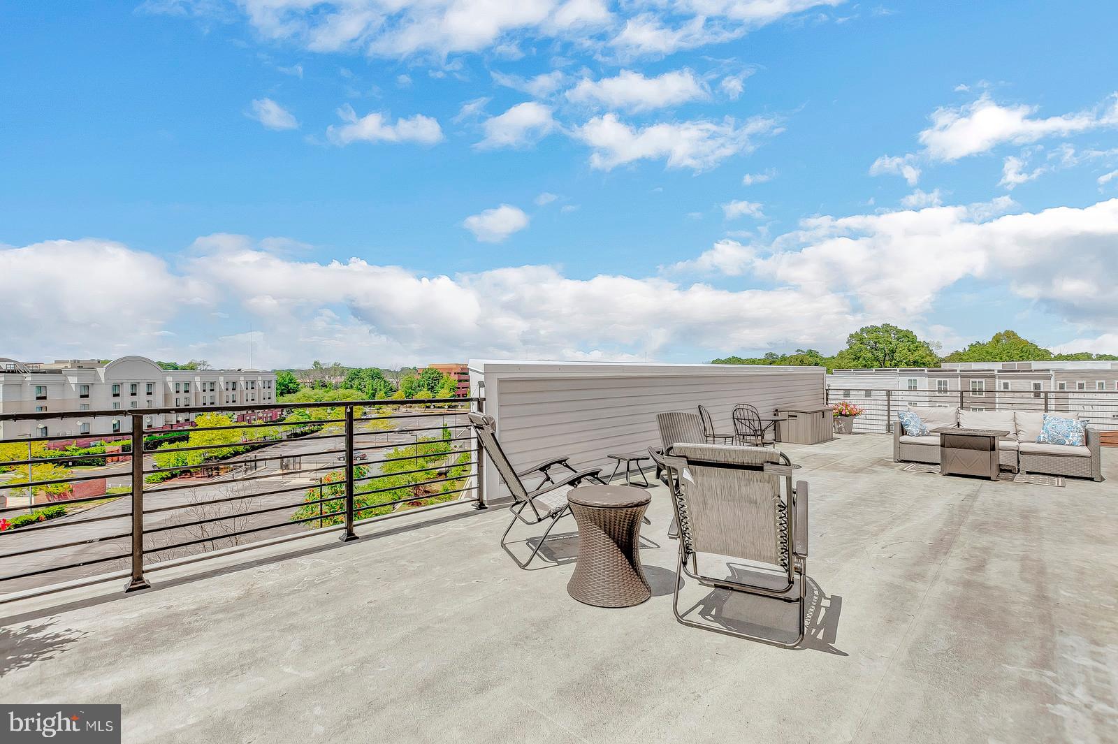 ADMIRALS SQUARE - Residential