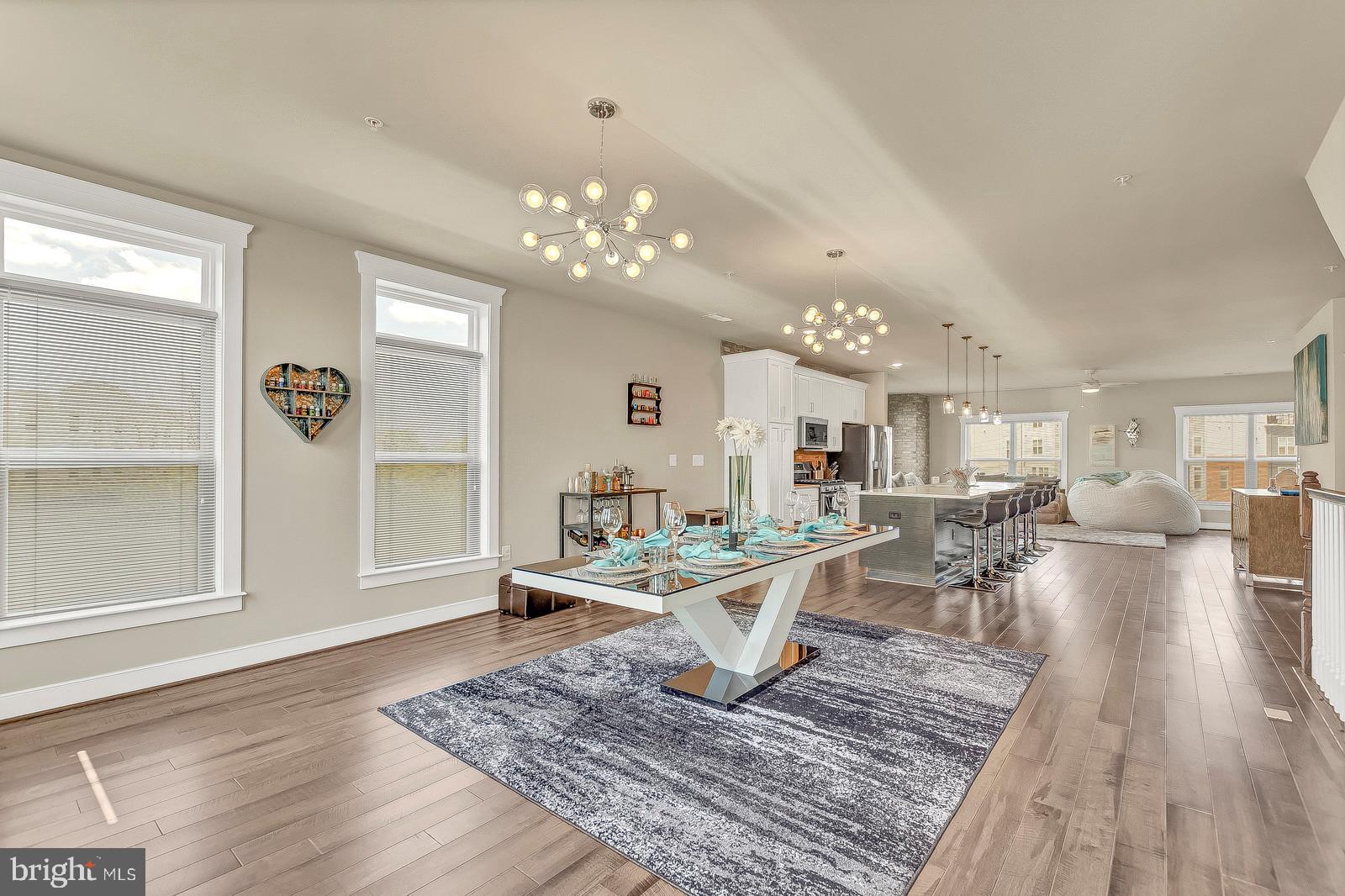 ADMIRALS SQUARE - Residential