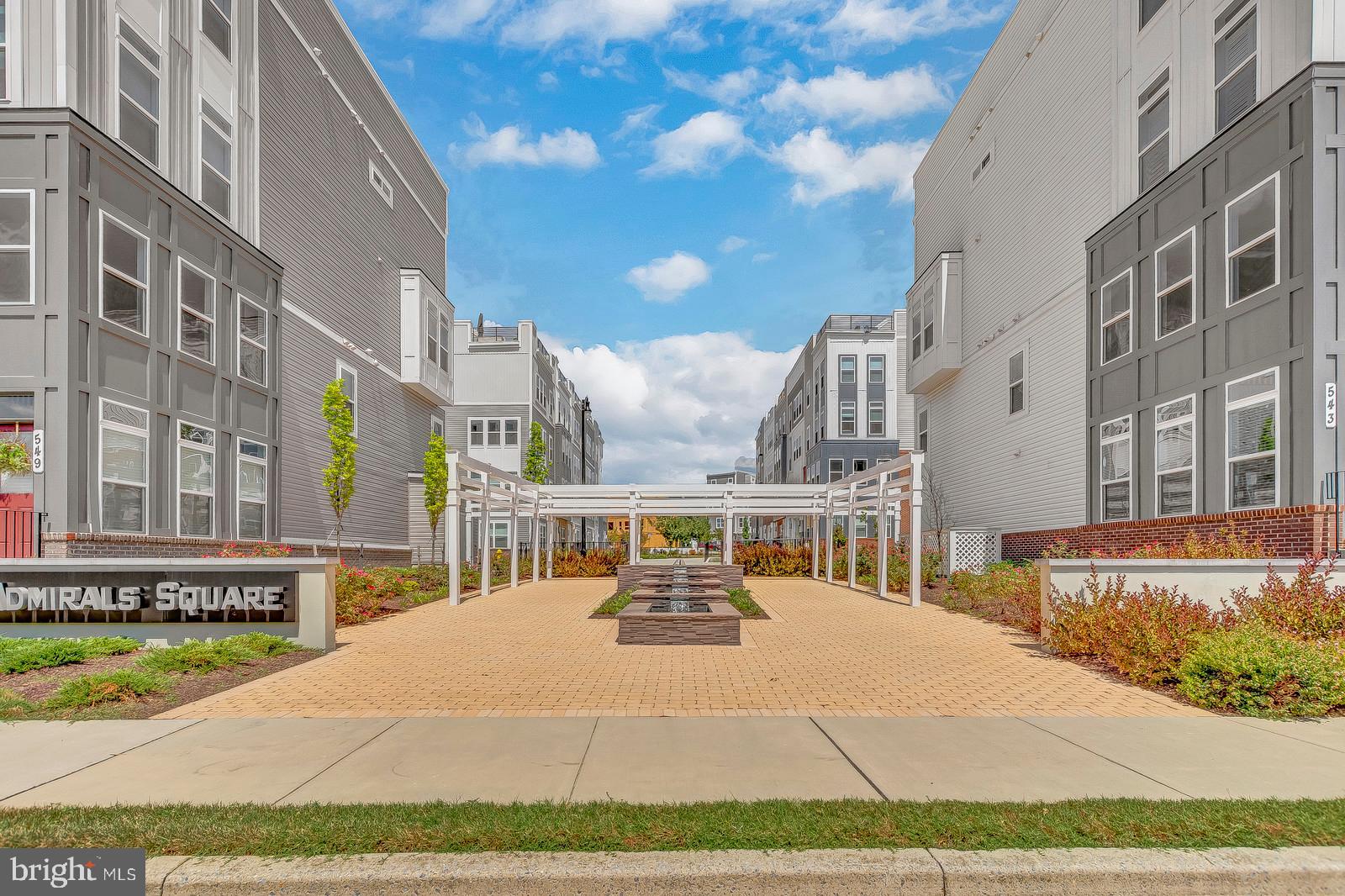 ADMIRALS SQUARE - Residential