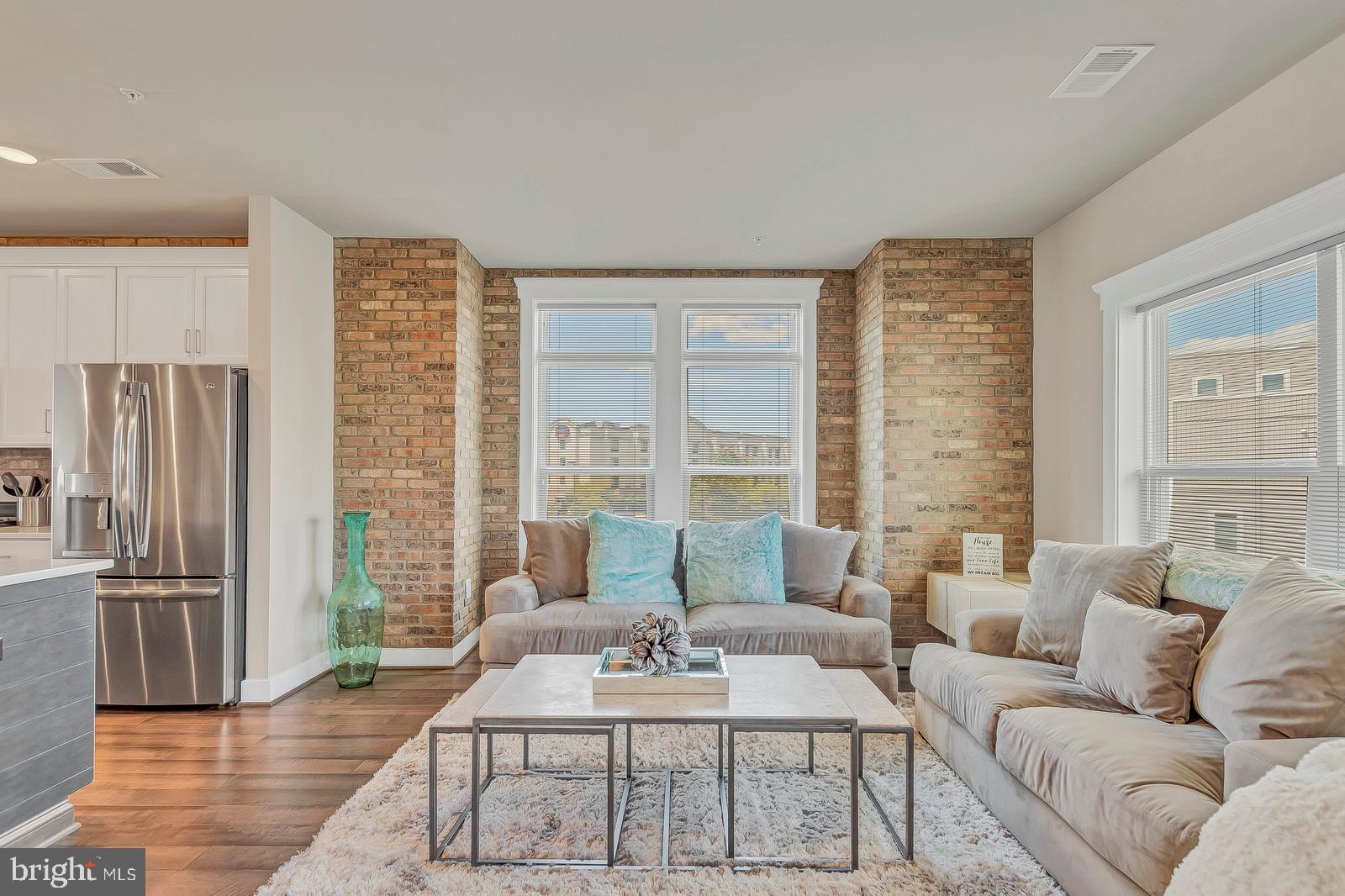 ADMIRALS SQUARE - Residential