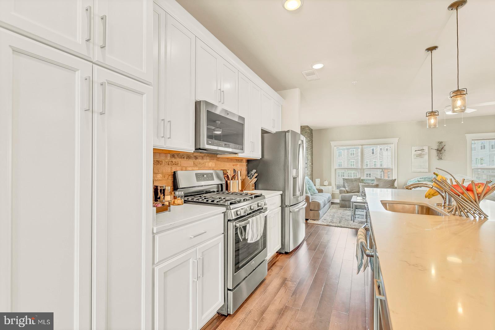 ADMIRALS SQUARE - Residential