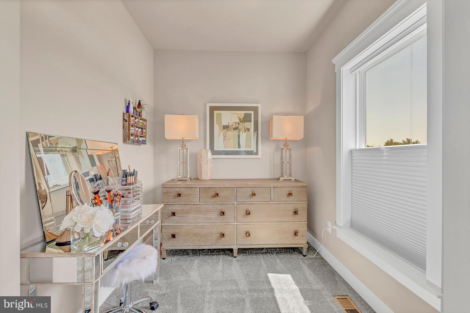 ADMIRALS SQUARE - Residential