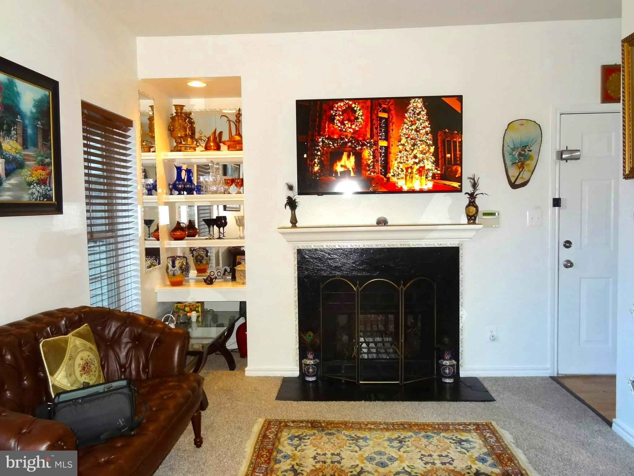 PENDERBROOK SQUARE CONDOMINIUMS - Residential