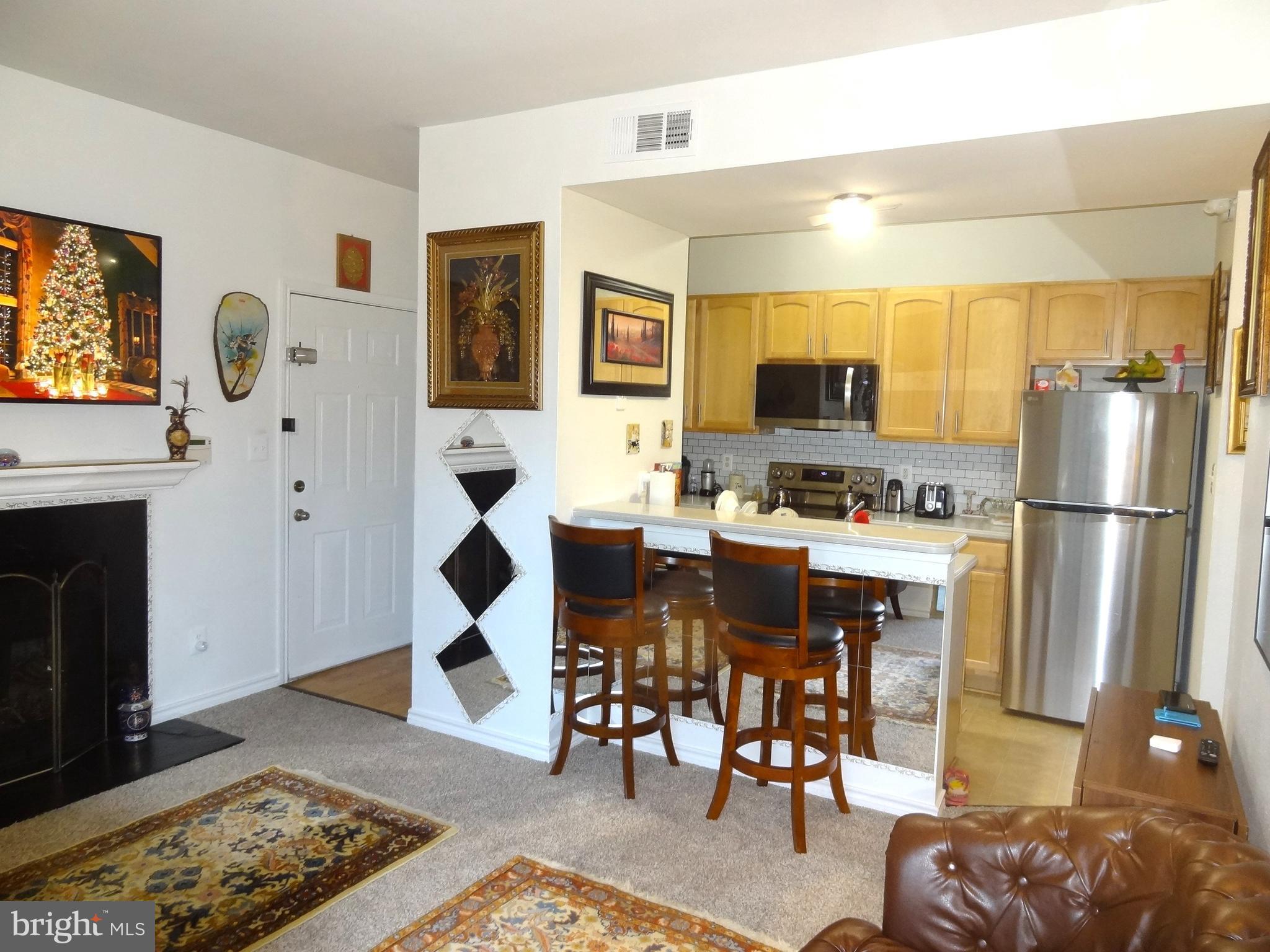 PENDERBROOK SQUARE CONDOMINIUMS - Residential