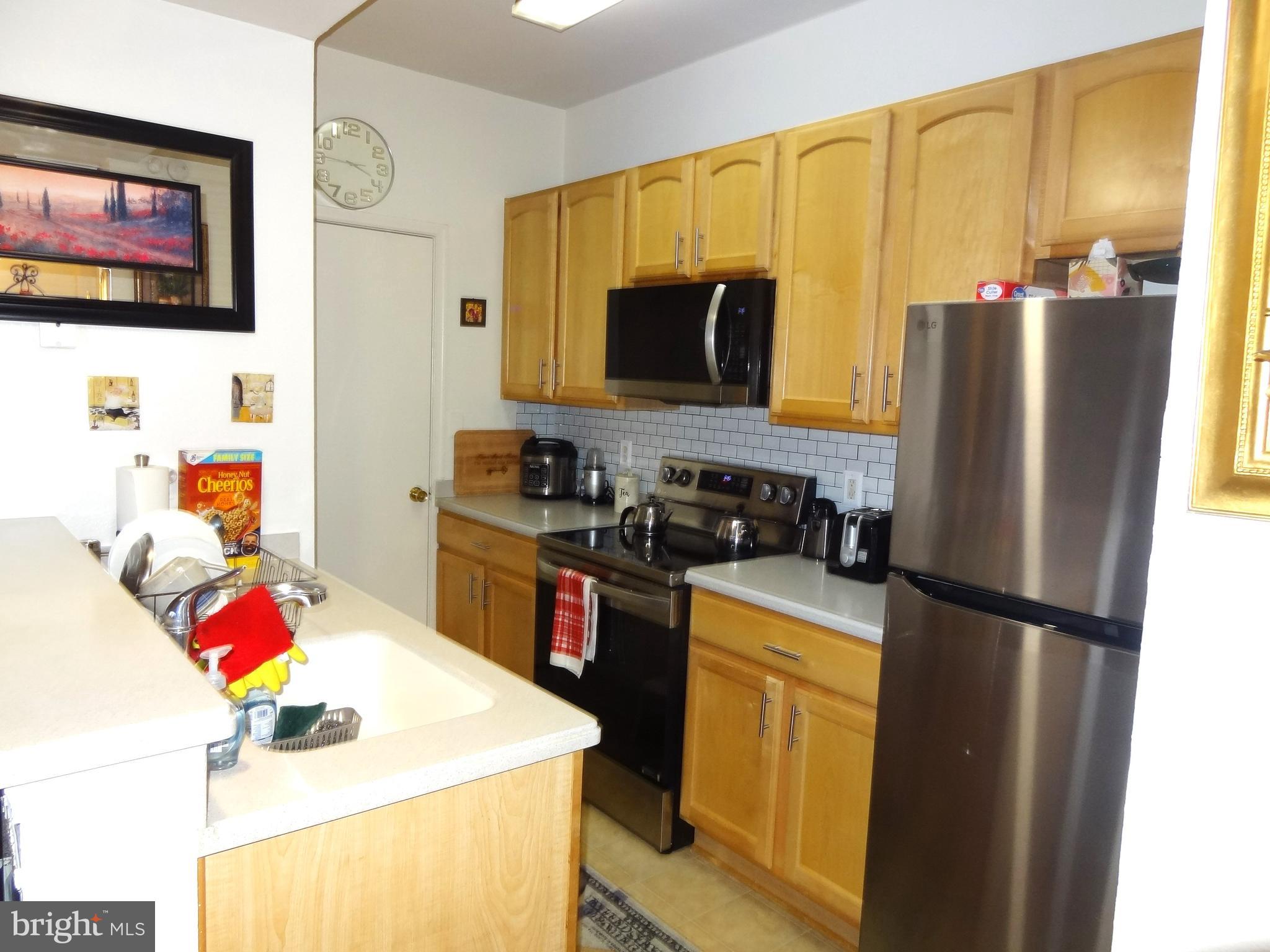 PENDERBROOK SQUARE CONDOMINIUMS - Residential