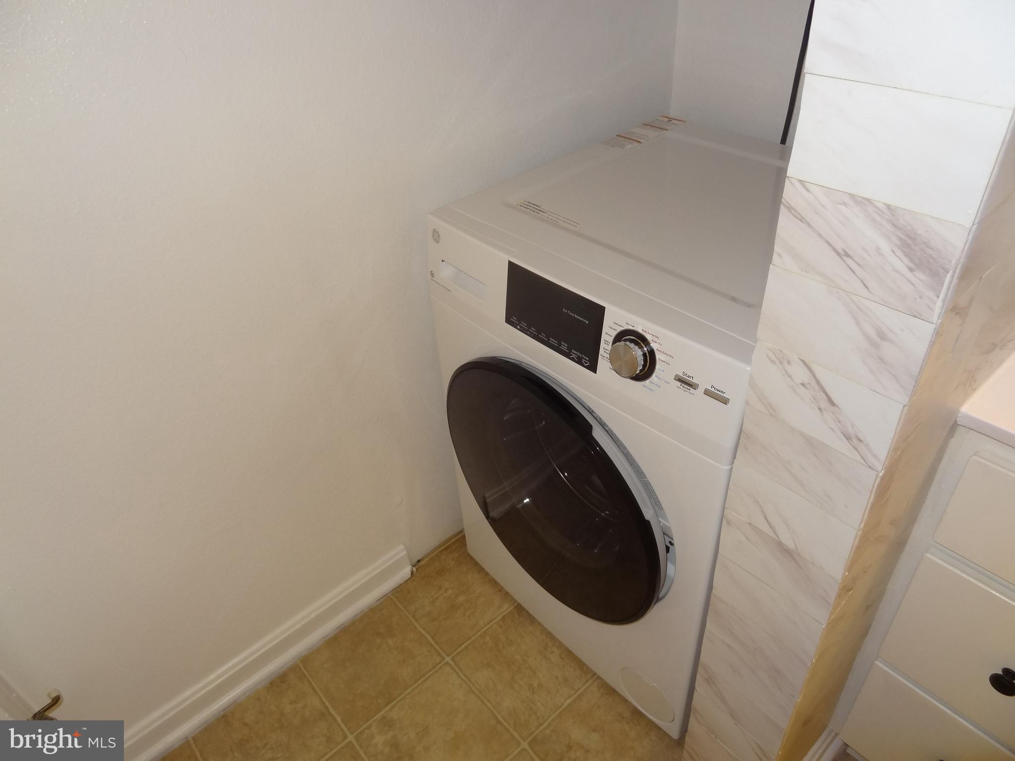 PENDERBROOK SQUARE CONDOMINIUMS - Residential