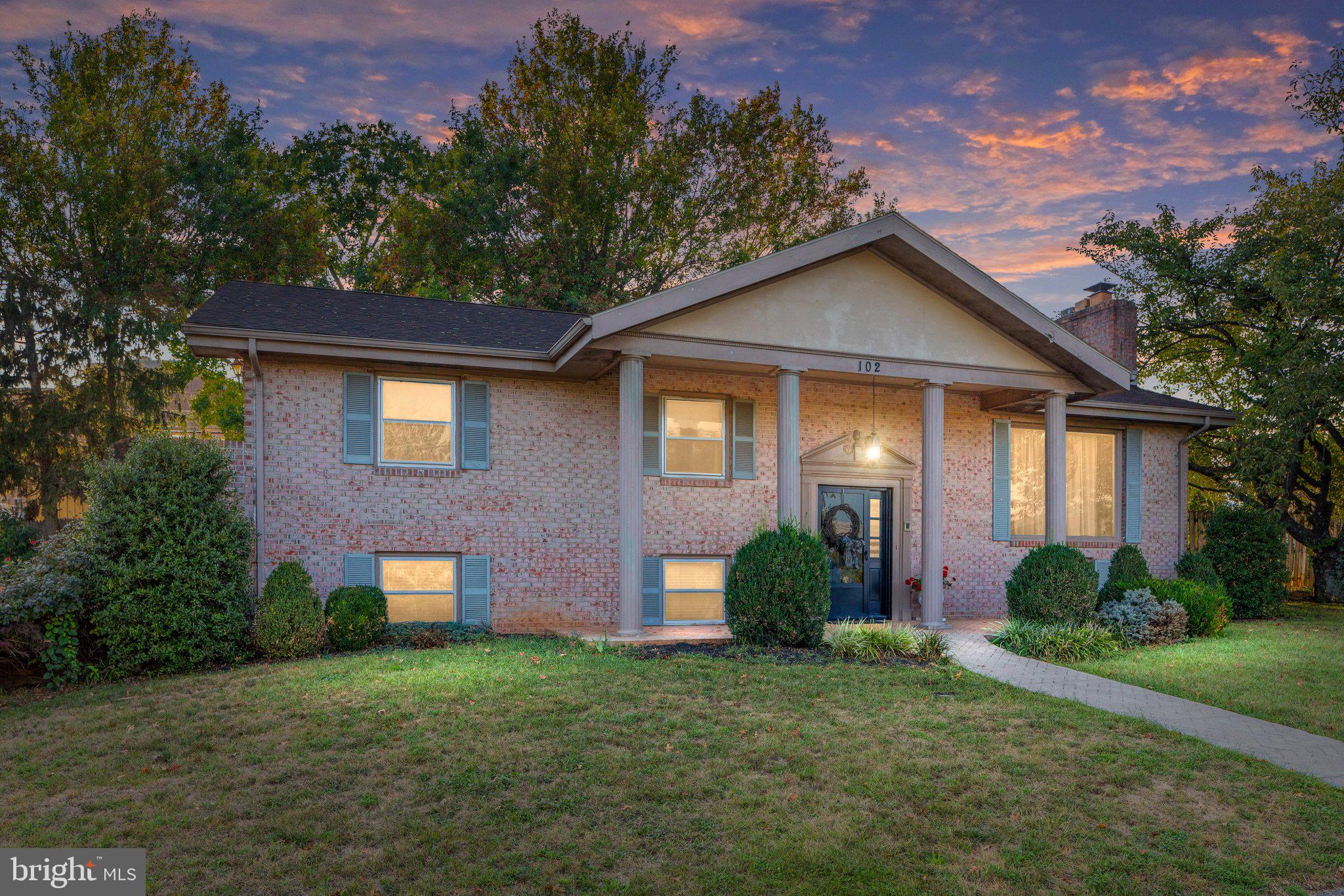 DON'T MISS THIS AMAZING HOME WITH A PRIVATE IN-GROUND POOL! Calling all DIY enthusiasts!
With endless potential and a fantastic price, this charming property is just waiting for your personal touch. This home is located on a cul-de-sac in the established neighborhood of Briarwood. NEW HEAT PUMP & HOT WATER HEATER! ROOF is 4 YEARS YOUNG! The upstairs feature 3 Bedrooms with 2 full bathrooms. A Juliet balcony is accessible from two bedrooms. You will also find a spacious family room with gas fireplace, separate dining room and kitchen. Off the kitchen is a screen porch with beautiful in-ground vinyl pool. The pool depth ranges from 3ft-9ft and features a diving board.
The lower level features an enormous recreation room with a second gas fireplace, laundry room, and half bath. Access the 2 car garage from the lower level. OTHER FEATURES OF THIS HOME INCLUDE: CEILING FANS, WATER SOFTENER, STORAGE SHED, and a FENCED BACKYARD. Incredible location!
Don't miss the chance to transform this exceptional property into your dream home. Schedule a showing today and seize the opportunity to make this property uniquely yours! House is being sold AS IS – cash or conventional loan only.