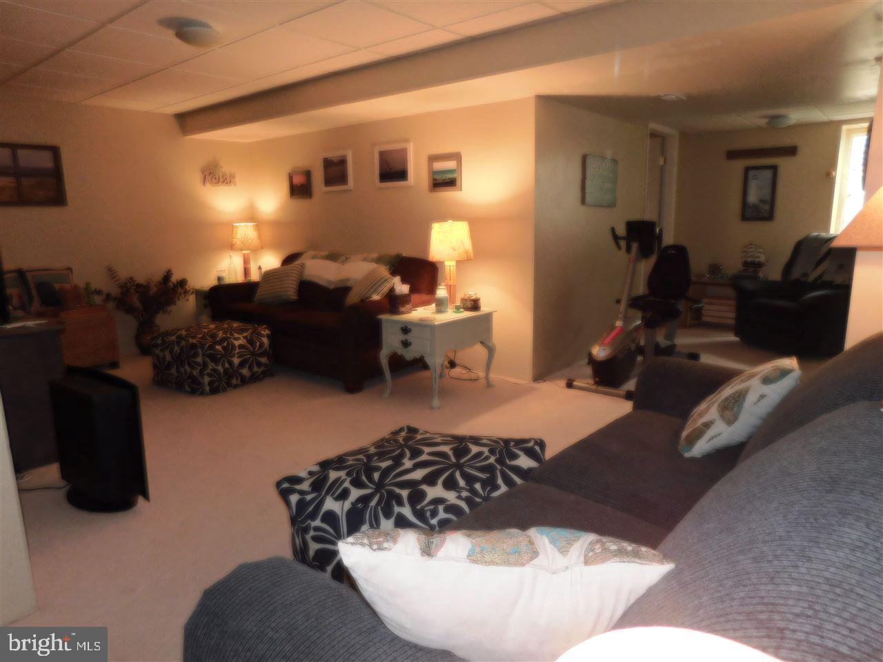 ORIOLE CIRCLE - Residential
