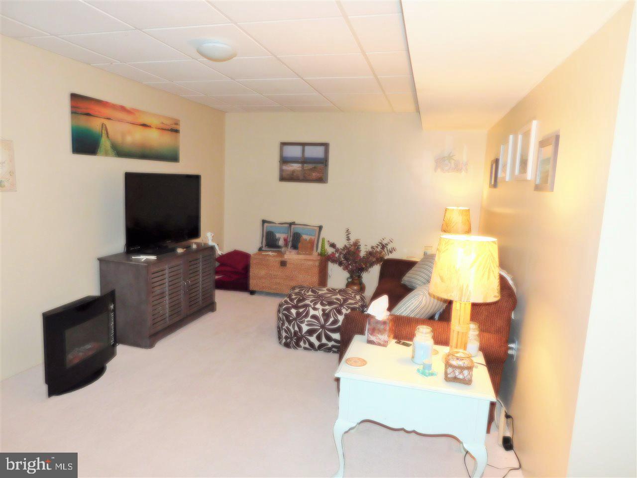 ORIOLE CIRCLE - Residential
