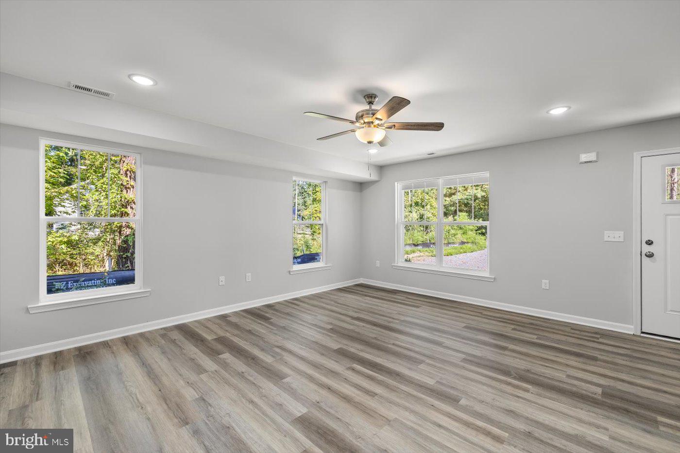 WESTMORELAND SHORES - Residential Lease