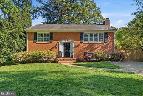 Photo of 5410 11th Street N, ARLINGTON, VA 22205 (MLS # VAAR2073192)