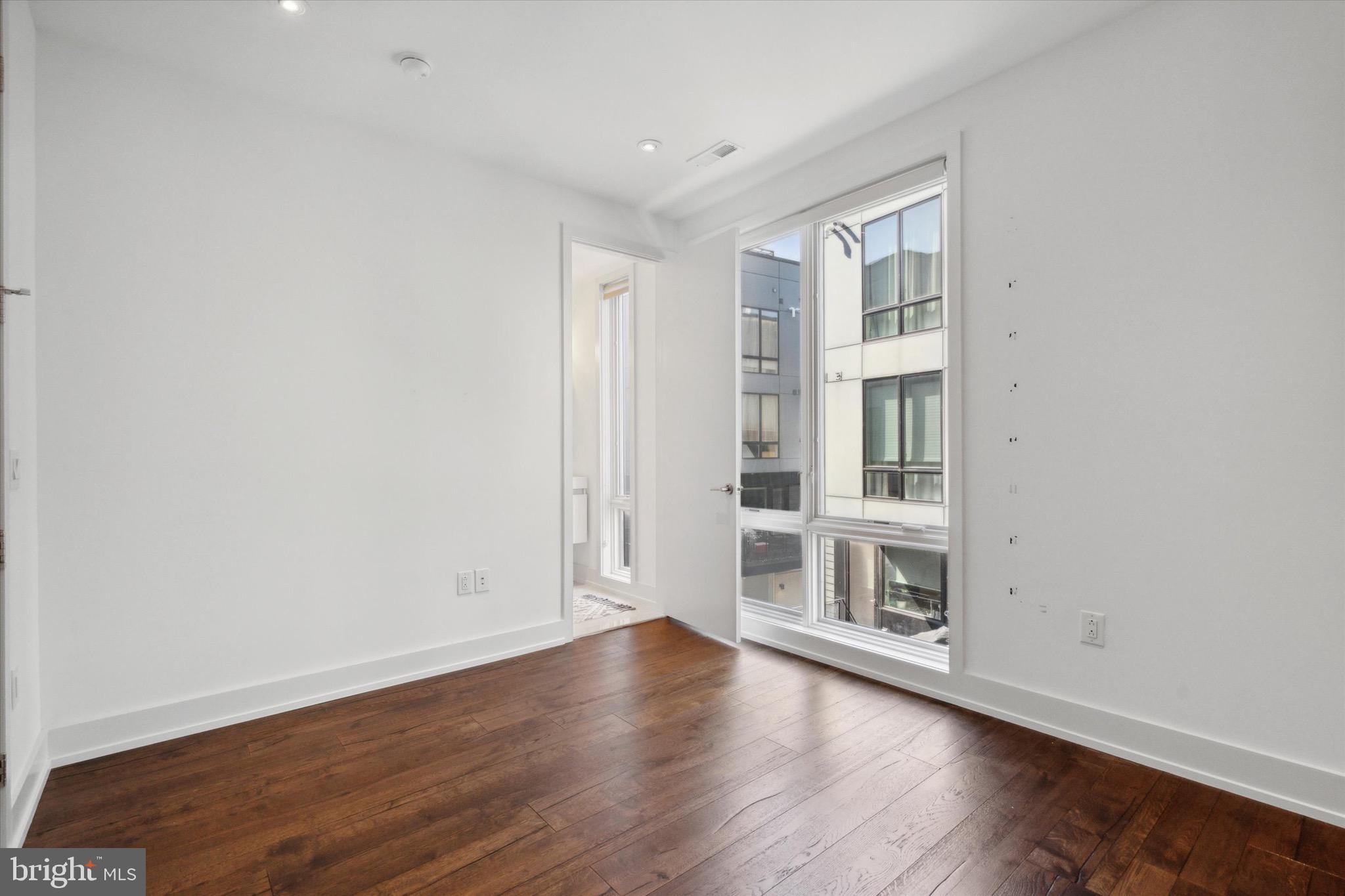 LIBERTY SQUARE - Residential