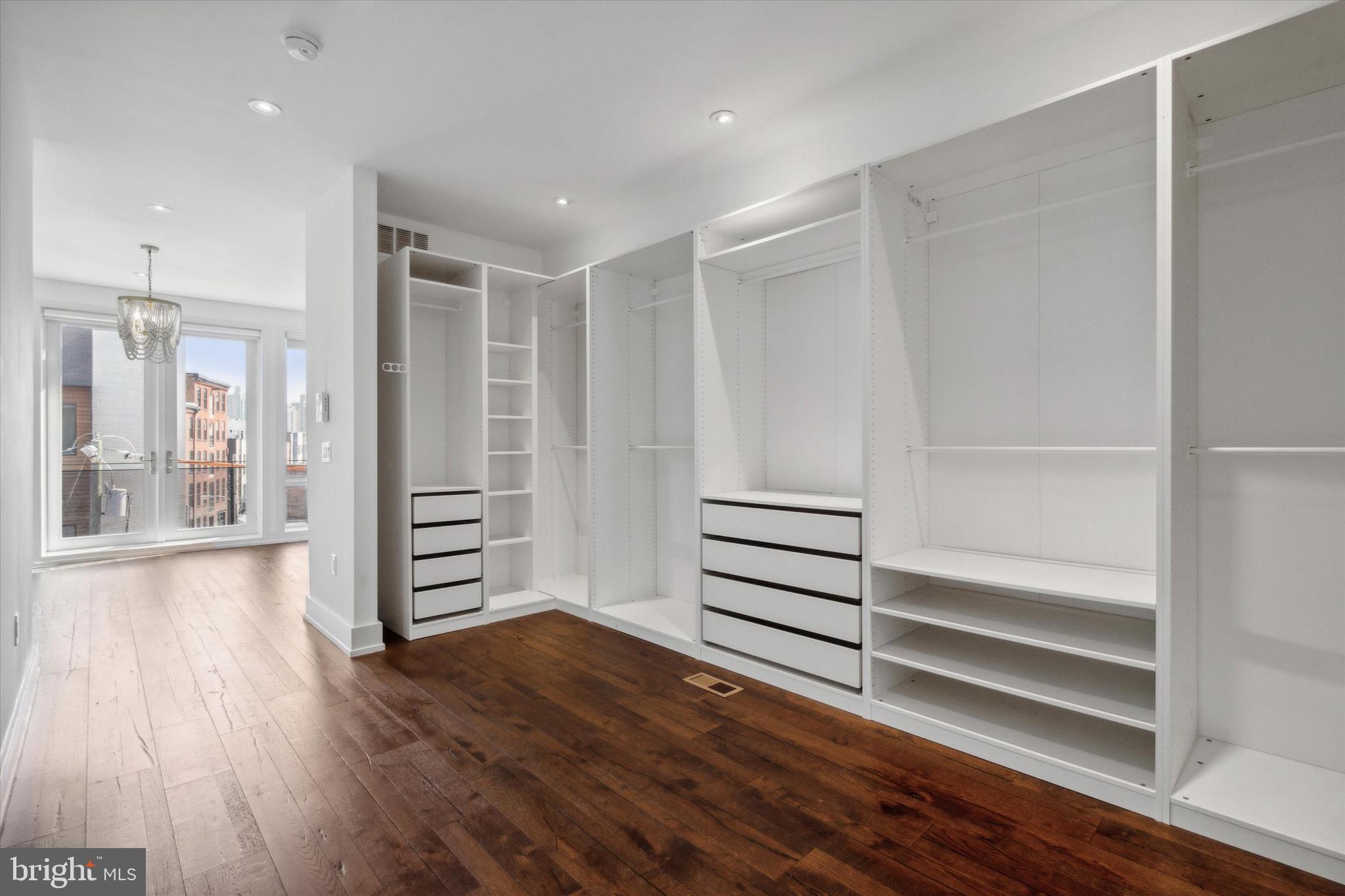 LIBERTY SQUARE - Residential