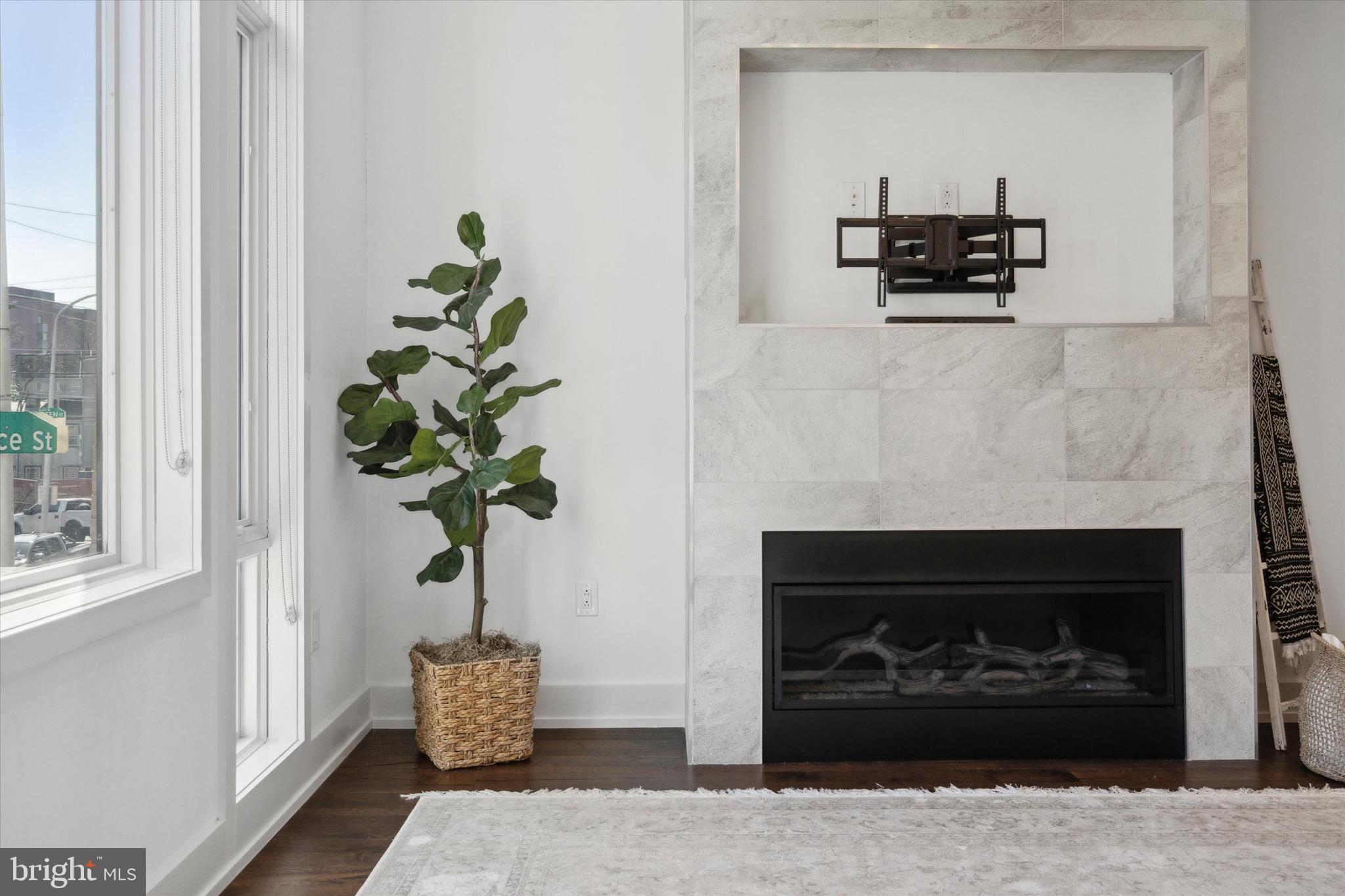 LIBERTY SQUARE - Residential