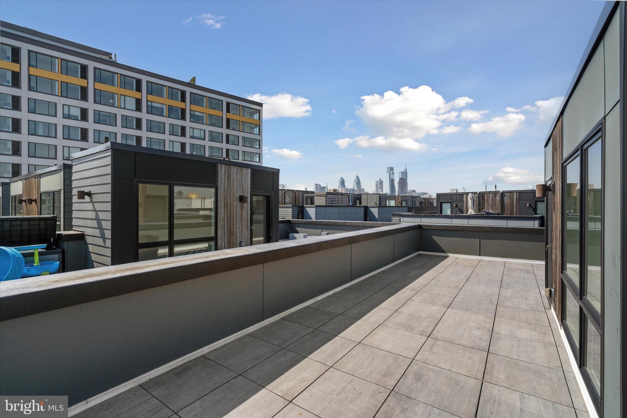 LIBERTY SQUARE - Residential