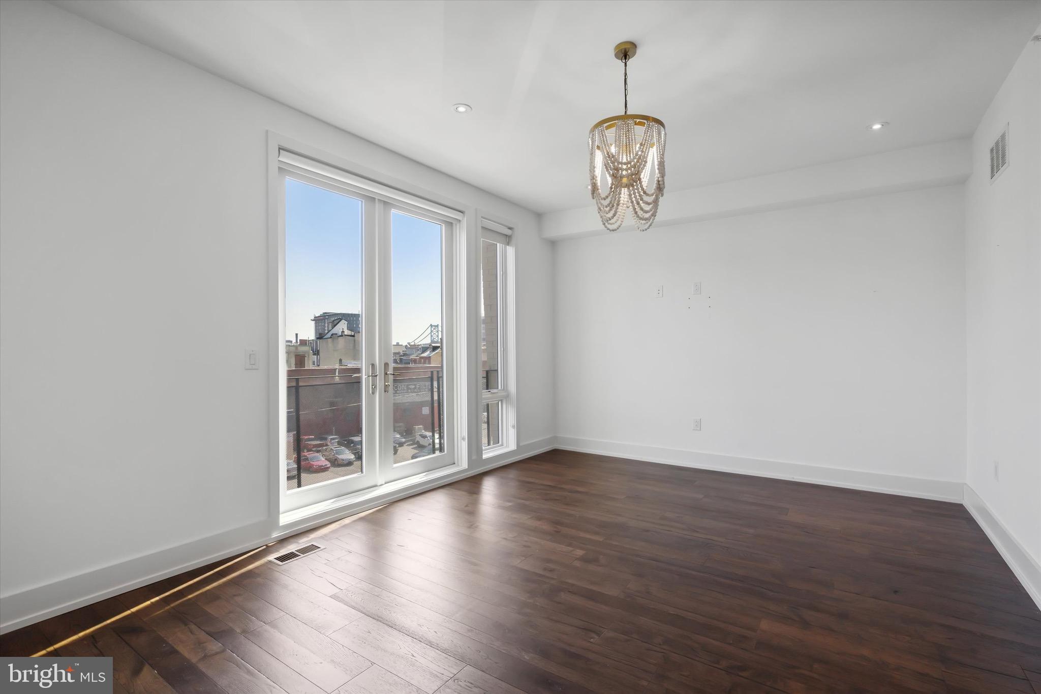 LIBERTY SQUARE - Residential