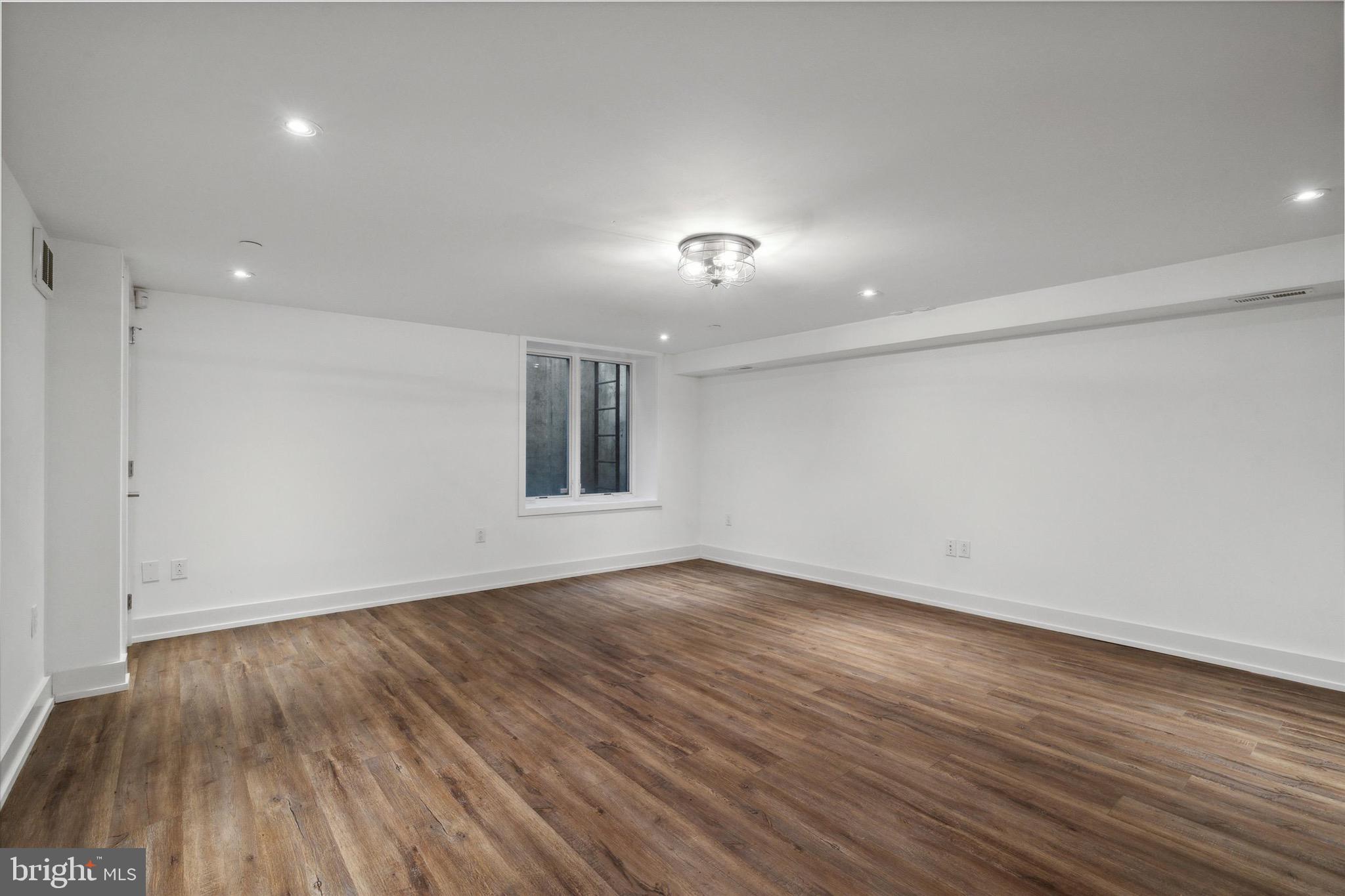 LIBERTY SQUARE - Residential