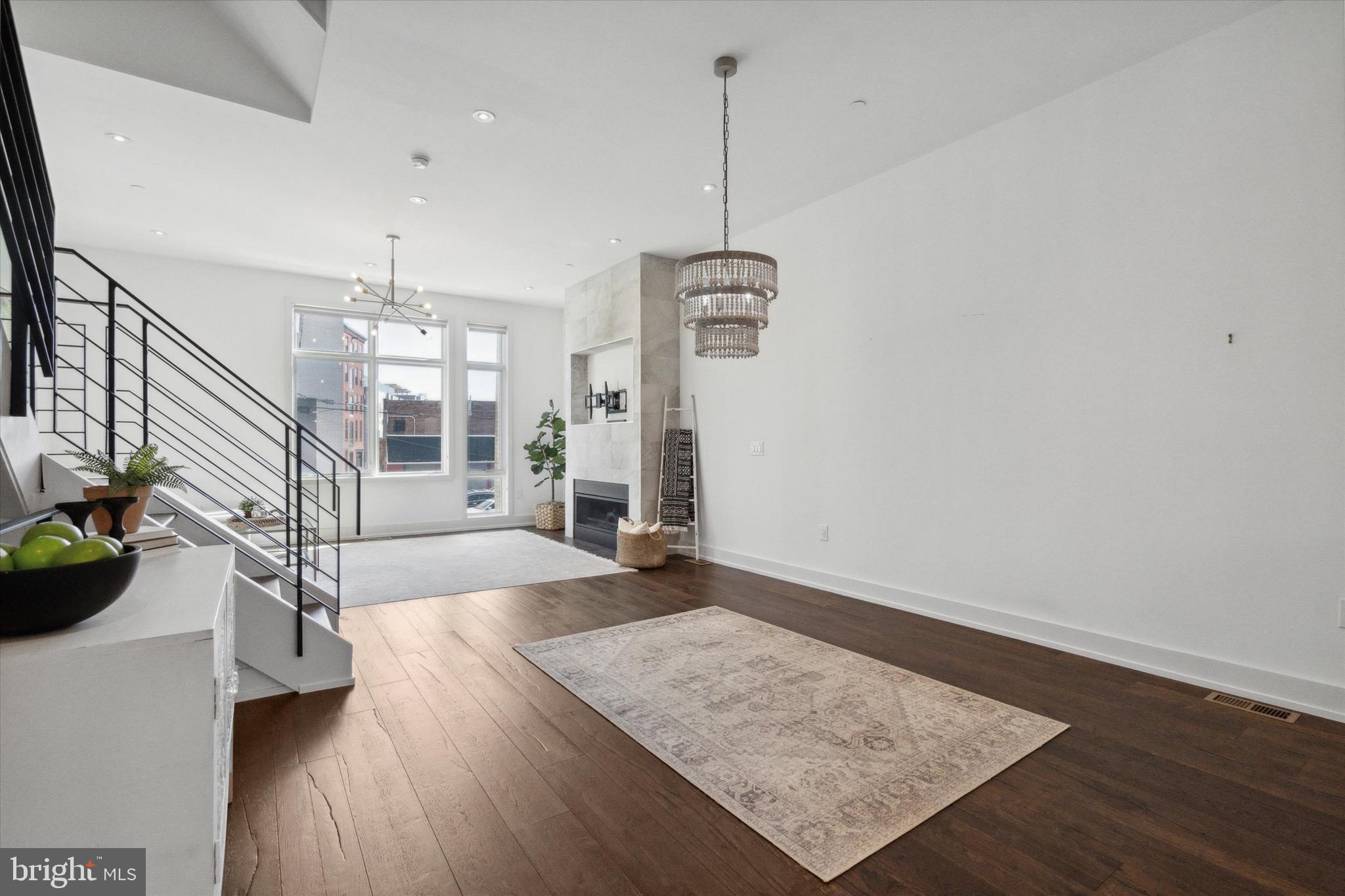 LIBERTY SQUARE - Residential