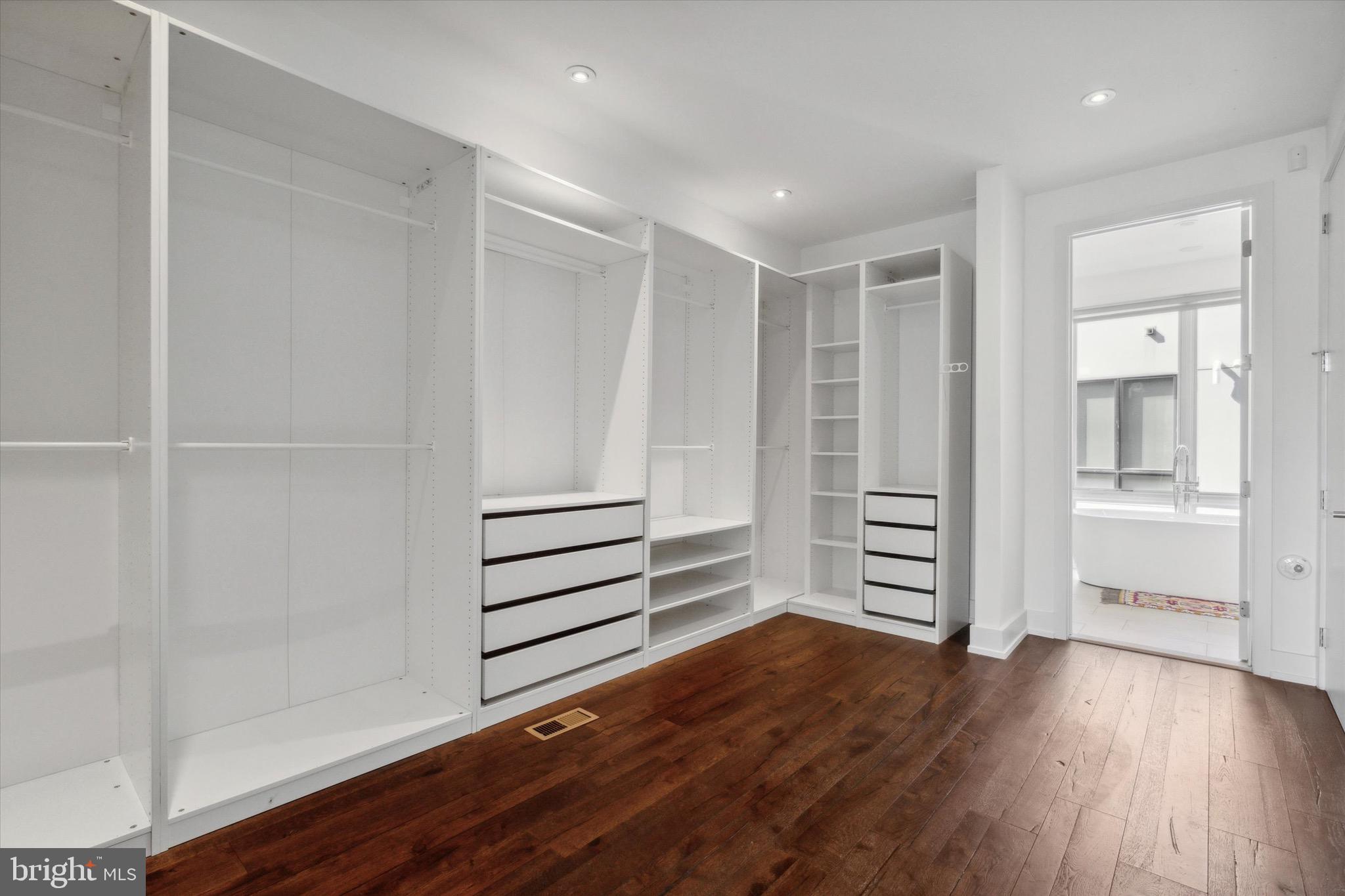 LIBERTY SQUARE - Residential