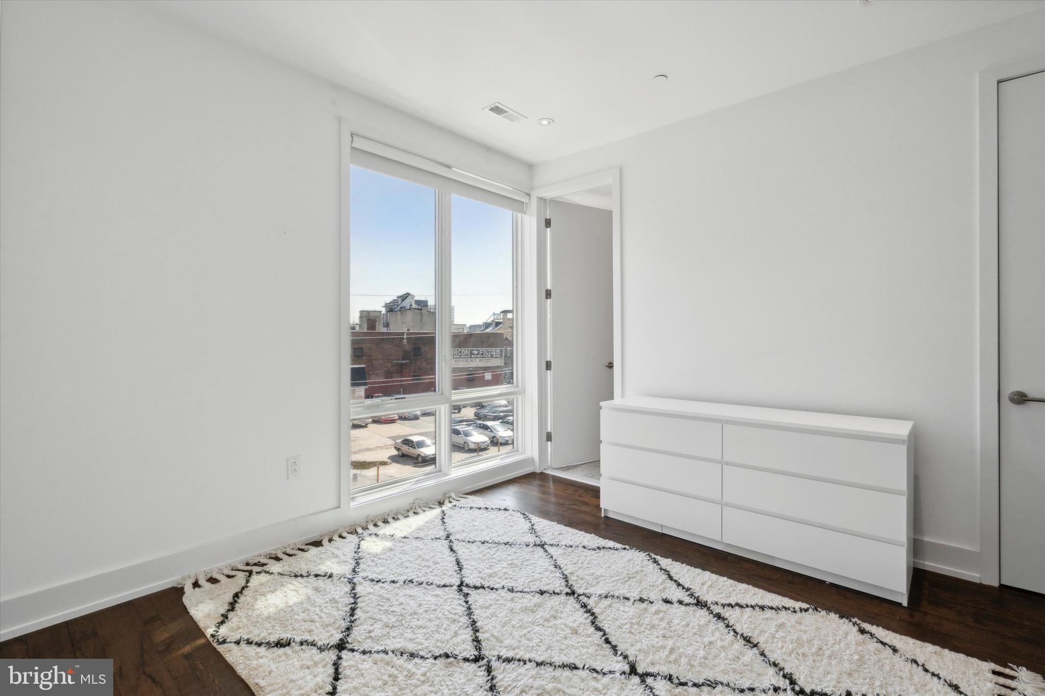 LIBERTY SQUARE - Residential