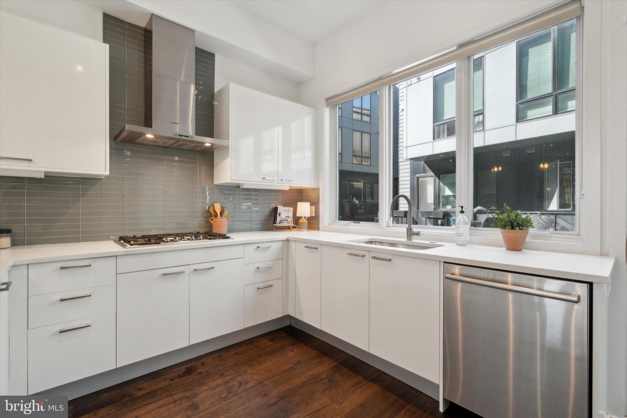 LIBERTY SQUARE - Residential