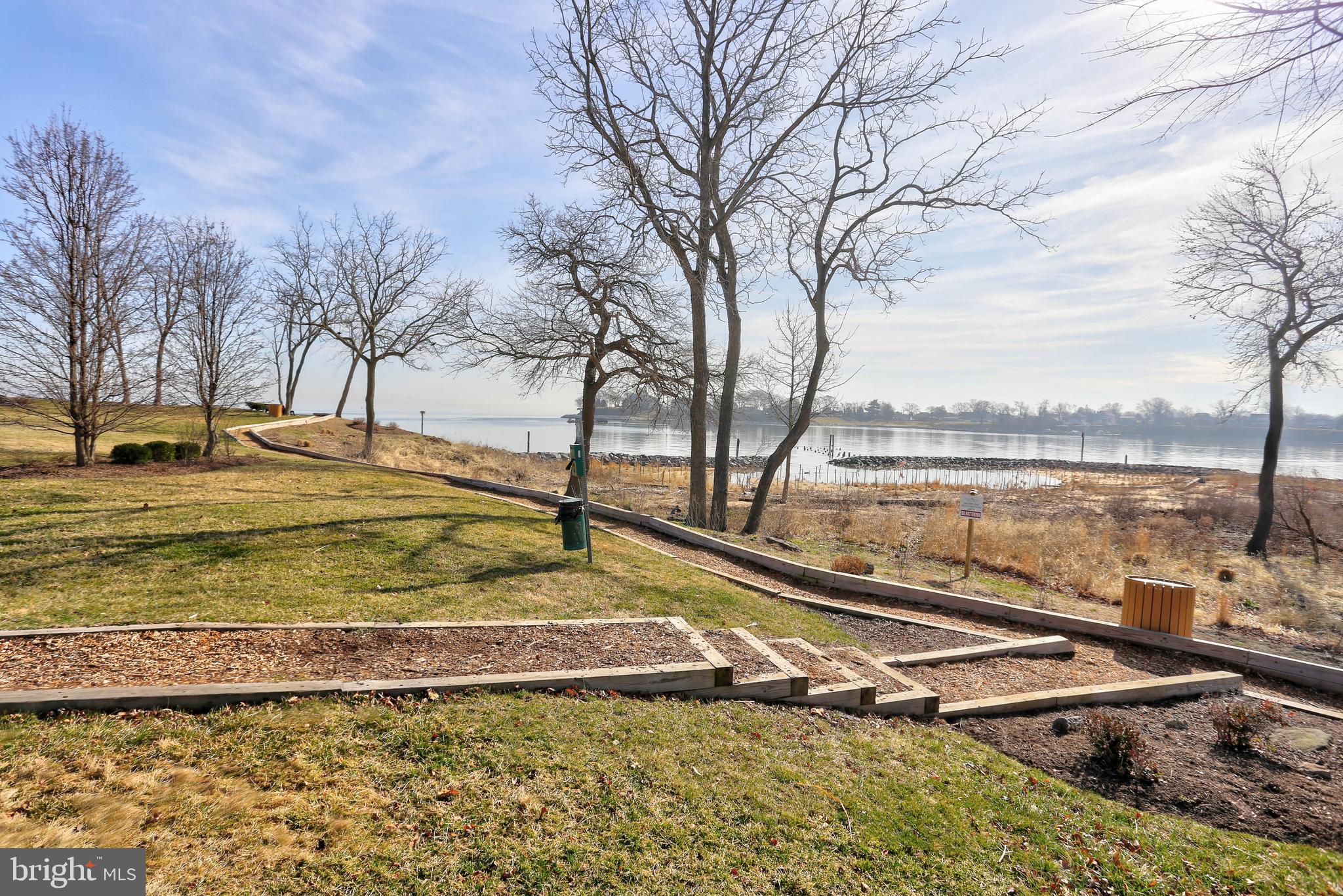 STONEY BEACH - Residential