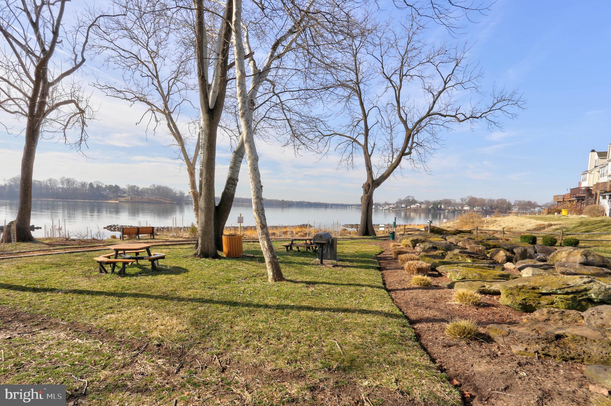 STONEY BEACH - Residential