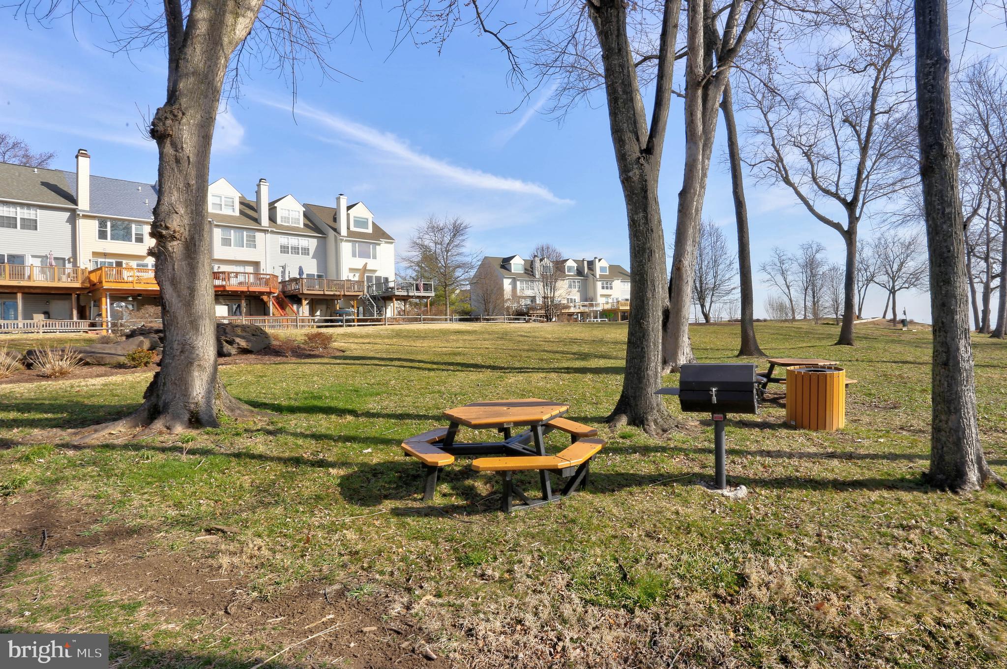 STONEY BEACH - Residential