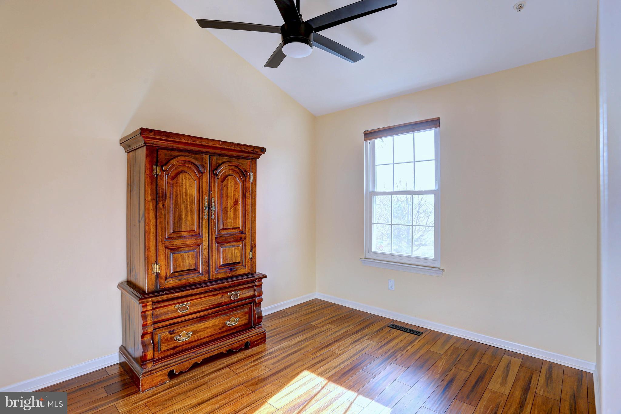 STONEY BEACH - Residential