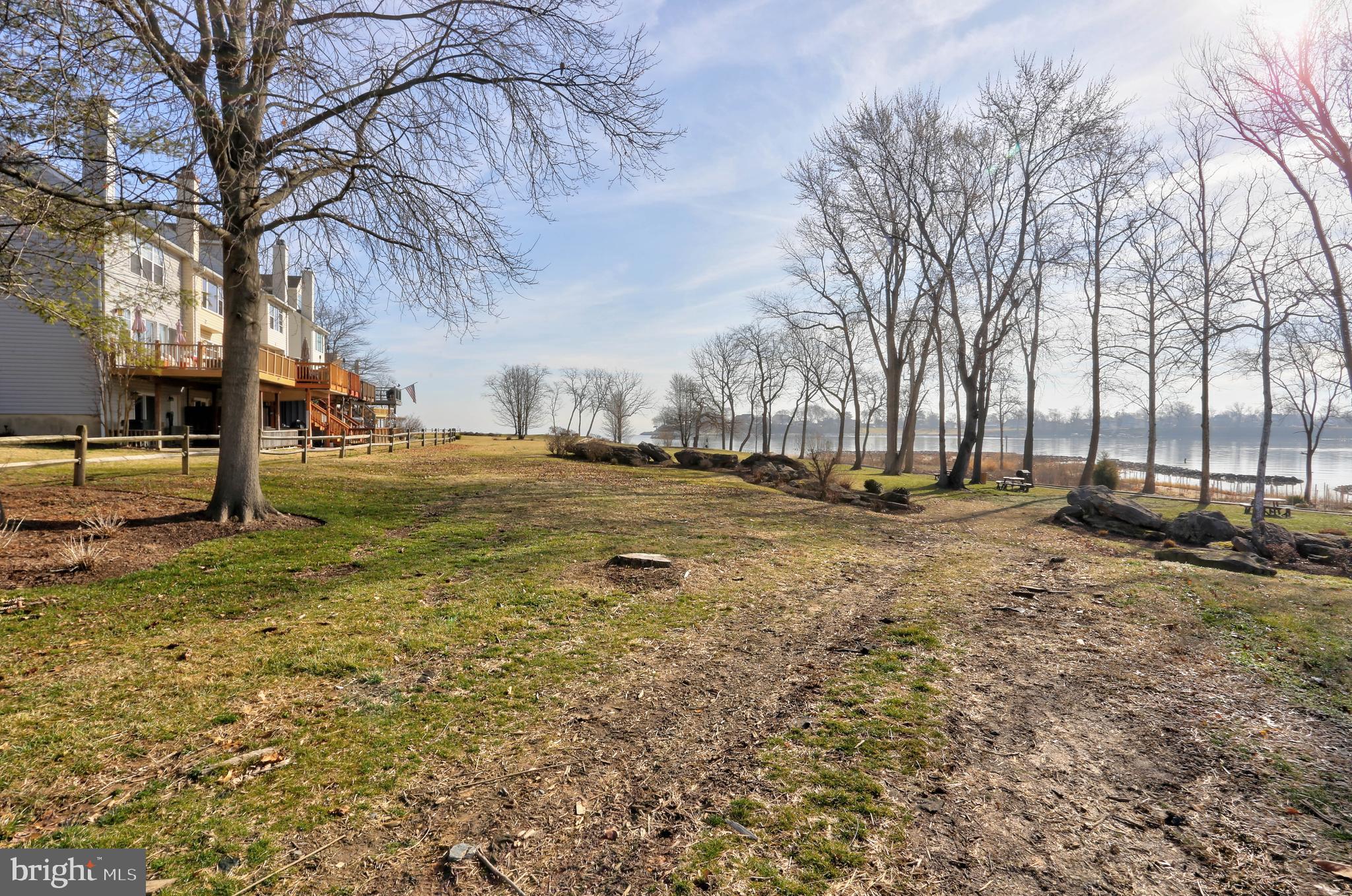 STONEY BEACH - Residential