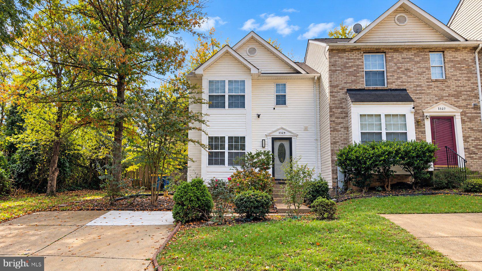 3329 E GLENREED COURT