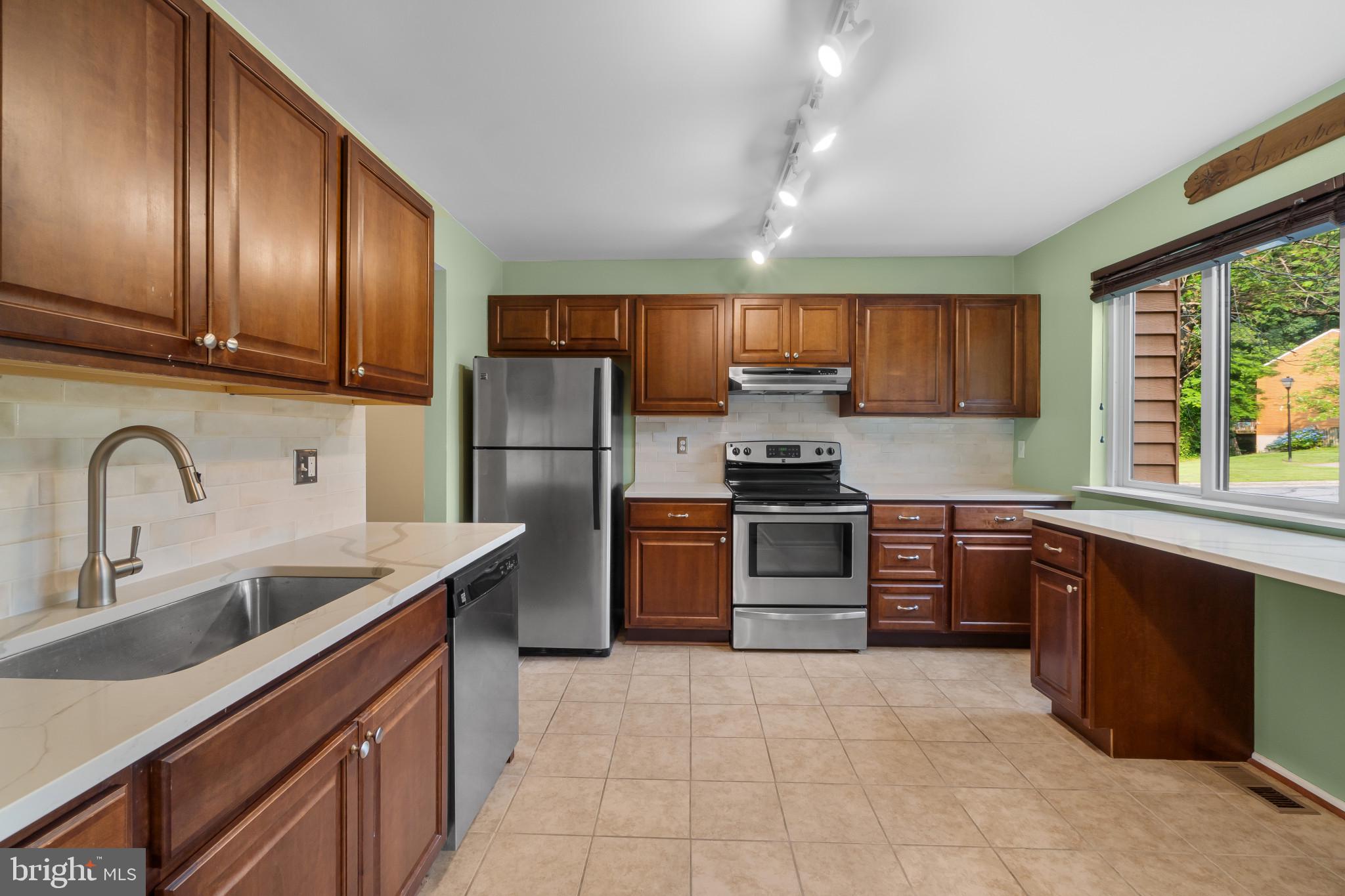 ADMIRALS WALK - Residential