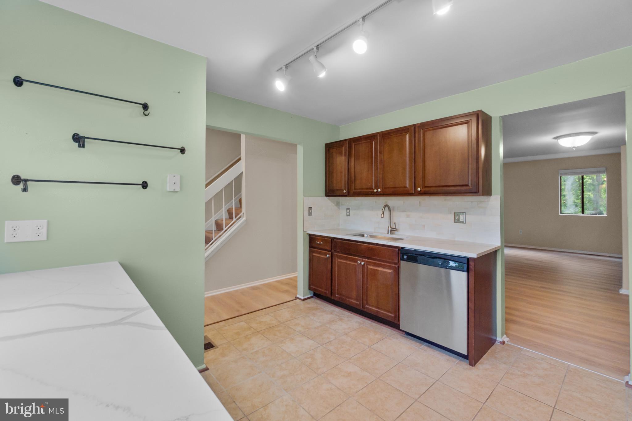 ADMIRALS WALK - Residential