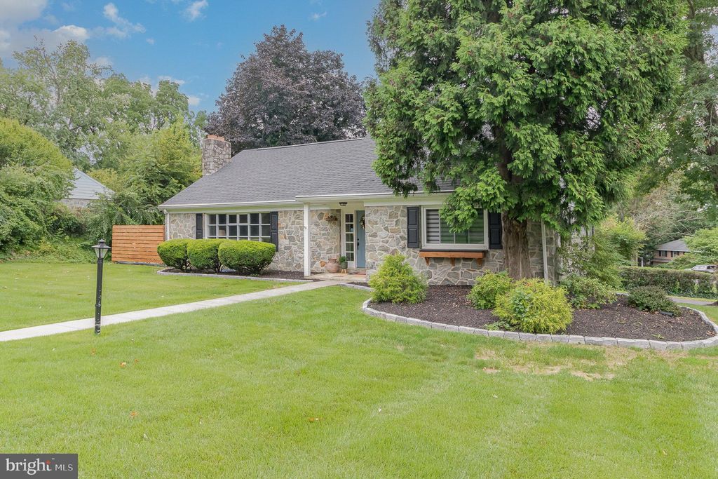 Photo of 1258 Wheatland Avenue, Lancaster, PA 17603 (MLS # PALA2055184)