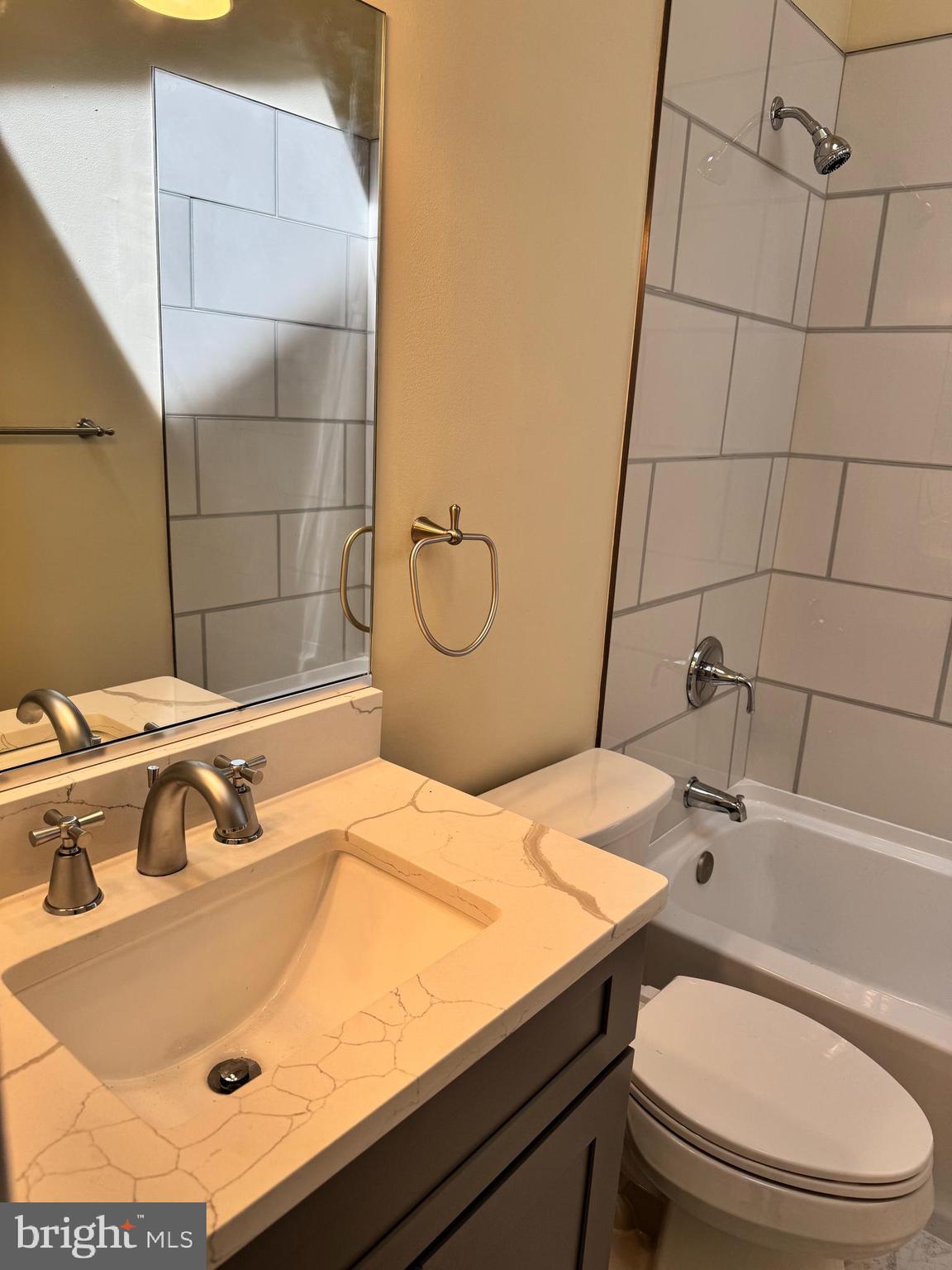 LOVETON FARMS - Residential Lease