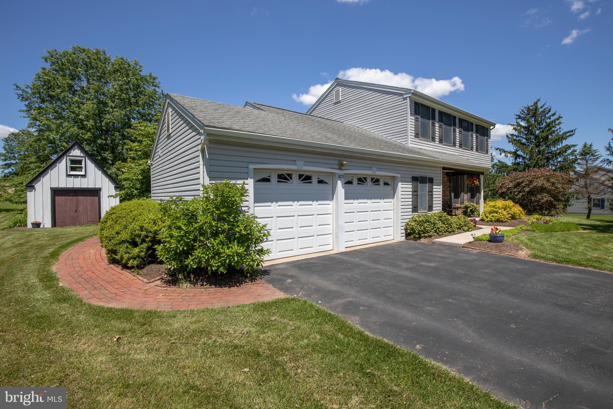 1805 RED OAK WAY