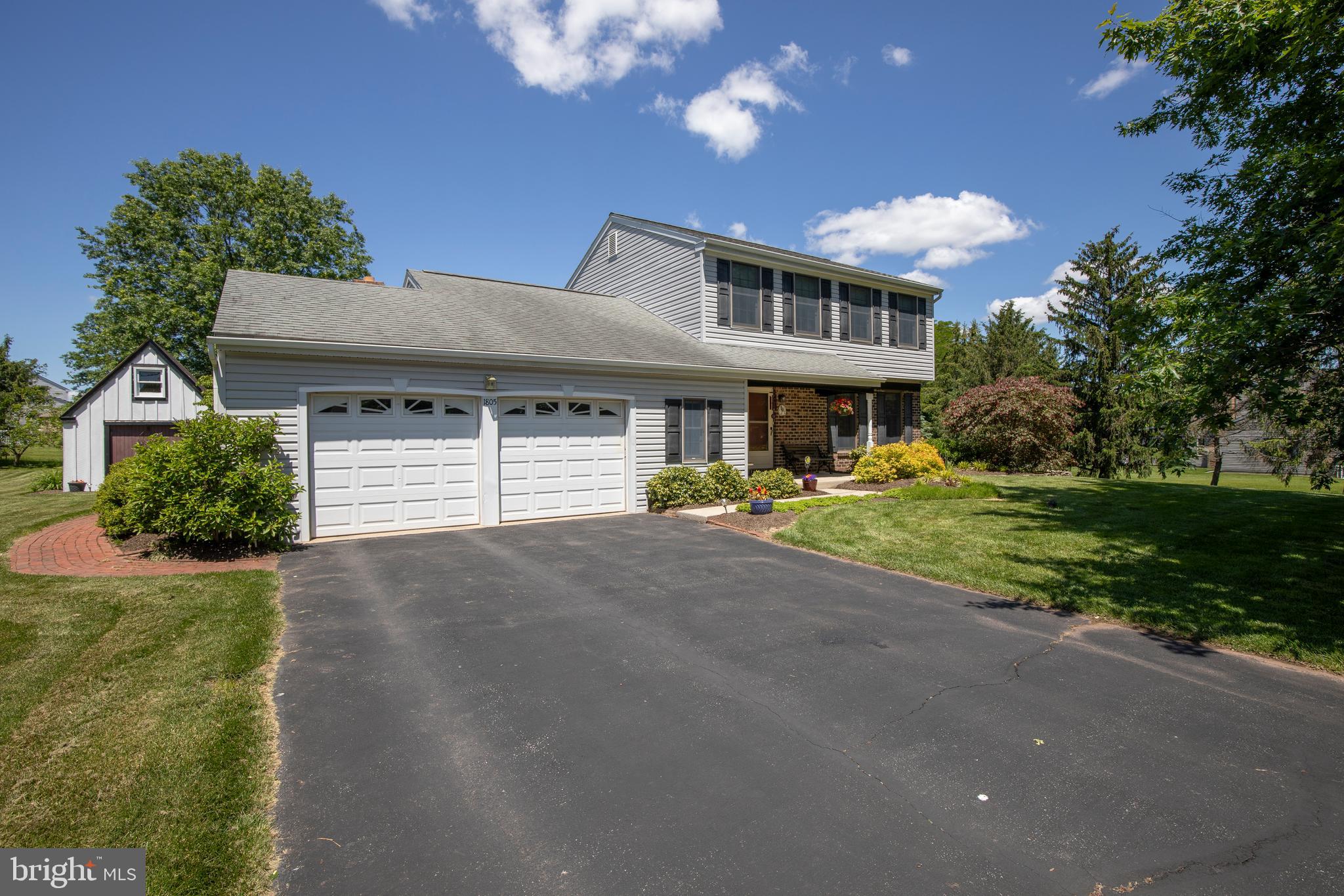 1805 RED OAK WAY