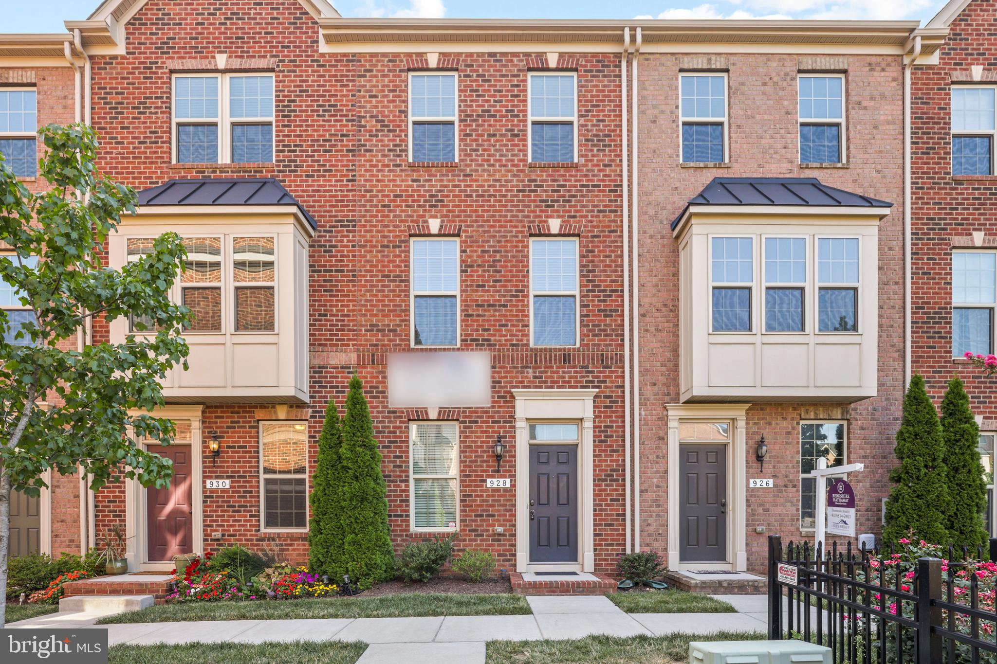 GORGEOUS TOWNHOME LOCATED IN SOUGHT-AFTER O'DONNELL SQUARE WITH GARAGE PARKING NOW AVAILABLE. 3 BEDROOMS WITH 2 FULL BATHROOMS. STUNNING NON-OBSTRUCTED VIEWS OF CITY SKYLINE AND COMMUNITY GREEN SPACE. GLISTENING UPGRADED HARDWOODS CASCADE THROUGHOUT. ENJOY CUSTOM CABINETRY, IMPORTED TILE, RECESSED LIGHTING, GRANITE COUNTERTOPS, UNDER CABINET LIGHTING, SS APPLIANCES IN DESIGNER CHEF'S KITCHEN WITH OVERSIZED ISLAND AND BREAKFAST BAR. CROWN MOLDING THROUGHOUT. NEW WASHER AND DRYER. FRESHLY PAINTED. BRAND NEW CARPETS. LOADS OF NATURAL LIGHT. 9 FT CEILINGS THROUGHOUT. WALK-IN SHOWERS. WALK-IN CLOSETS. CUSTOM HUNTER DOUGLAS BLINDS. CLOSE PROXIMITY TO RETAIL SHOPPING, LOCAL DINING, CANTON SQUARE, CANTON CROSSING, AND ALL MAJOR HIGHWAYS. SCHEDULE A PRIVATE TOUR TODAY!