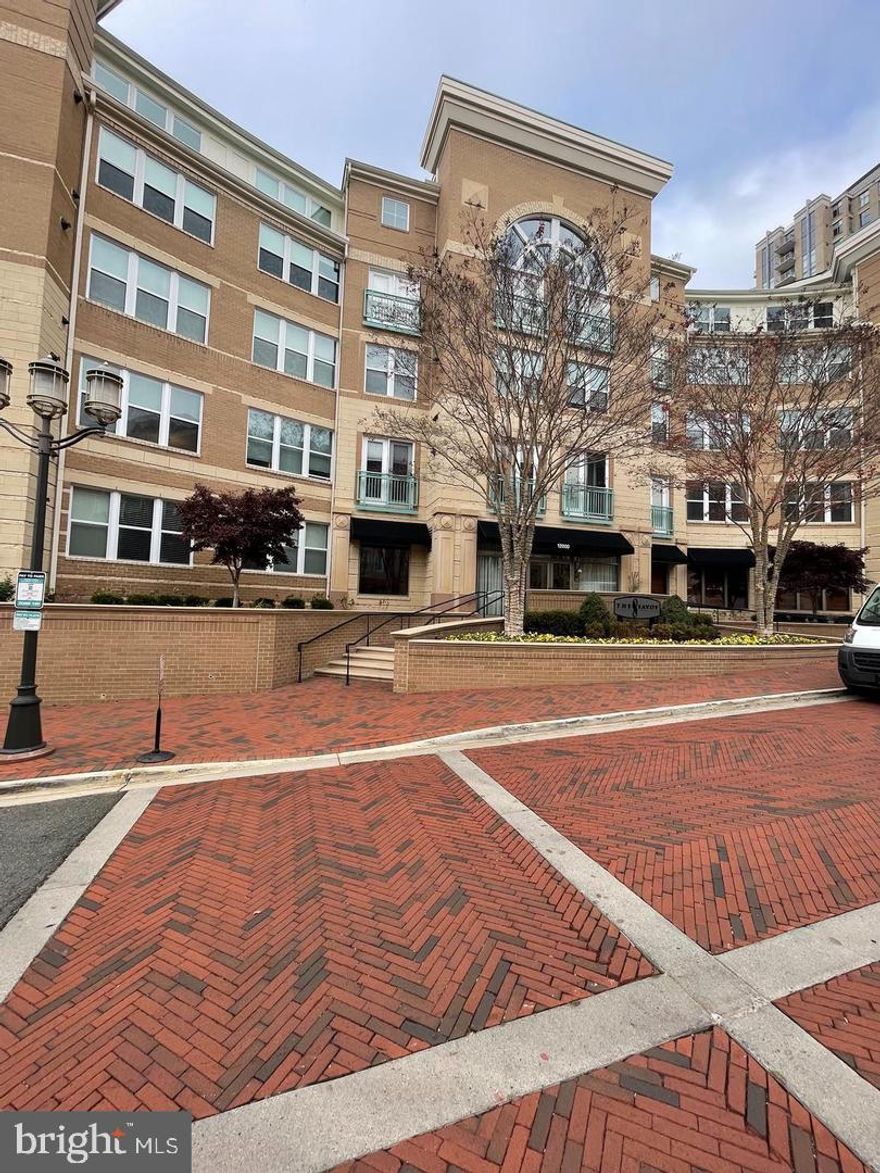 - Luxury Style, first class living at the Savoy of Reston Town Center
- Centrally located in Reston Town Center, .5 miles from Reston Metro
- Well maintained, move in ready, 1 bedroom/1 bath condo
-Gourmet kitchen with granite counter tops and gas cooking
- High efficiencey HVAC with programmable thermostat
- Washer and Dryer included
- Ceramic tile in bathroom and kitchen
- Assigned underground parking spot, close to elevator for easy access plus open street parking and free garage parking for guests
- Condo fees include all ground maintenance, trash removal, snow removal, and pool and other amenities
- Great community with abundance of amenities- full fitness center, pool, 24 hour security, doorman, media room, billiards room, full service conceirge, lush courtyards, reception lounge and much more
- Prime location - walking distance to shopping, entertainment, public transportation, new metro stop, theater, many restaurants and much more
- Ready for immediate occupancy
