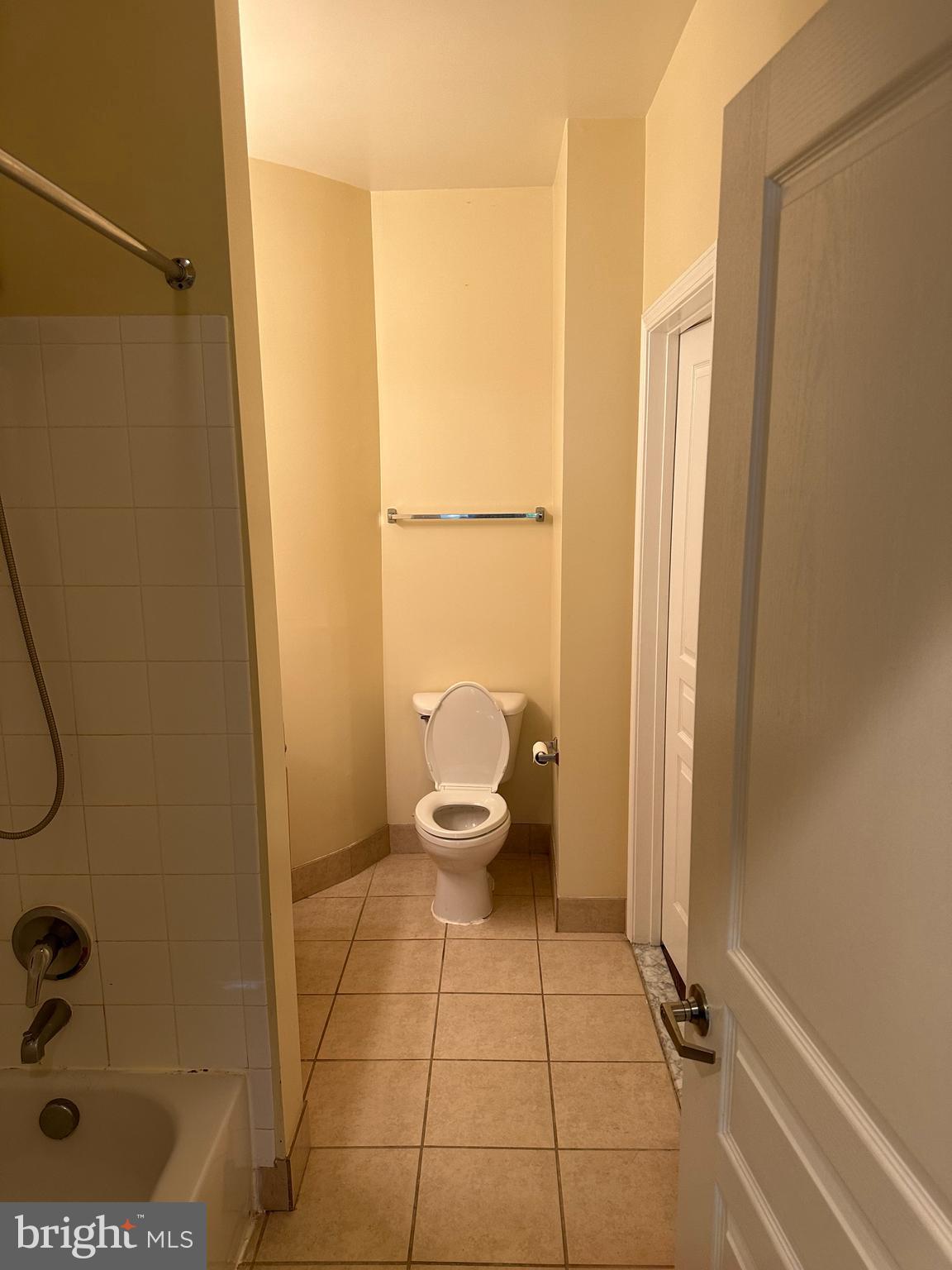 SAVOY AT RESTON TOWN CENTER - Residential