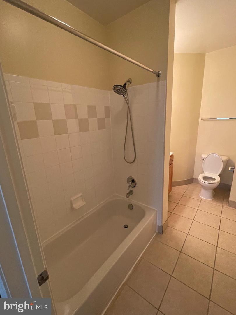 SAVOY AT RESTON TOWN CENTER - Residential