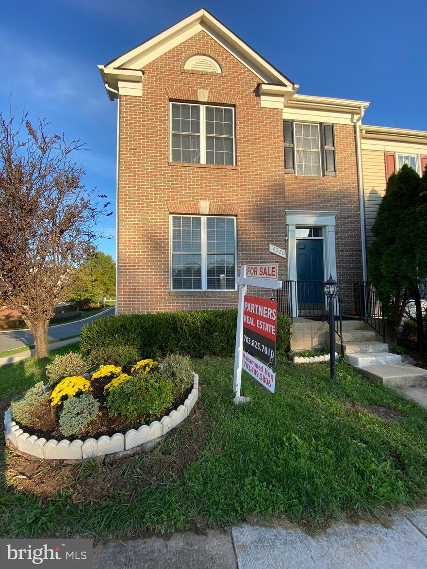 Hurry won't last long.  Freshly painted, Stunning 3 level end unit town house in sought after PWC's w/ water view. Living room & Dining room features HW floors. New Granite counter in Kitchen w/ island & table room open to family room. SGD to back deck w/ water views! Large master bedroom w/ vaulted ceilings & full bath w/ separate shower & soaking tub. Basement features HUGE rec room, den and full bath, walk out to fenced backyard! New AC   2018 inside and outside unite, New roof 2017 Must See!