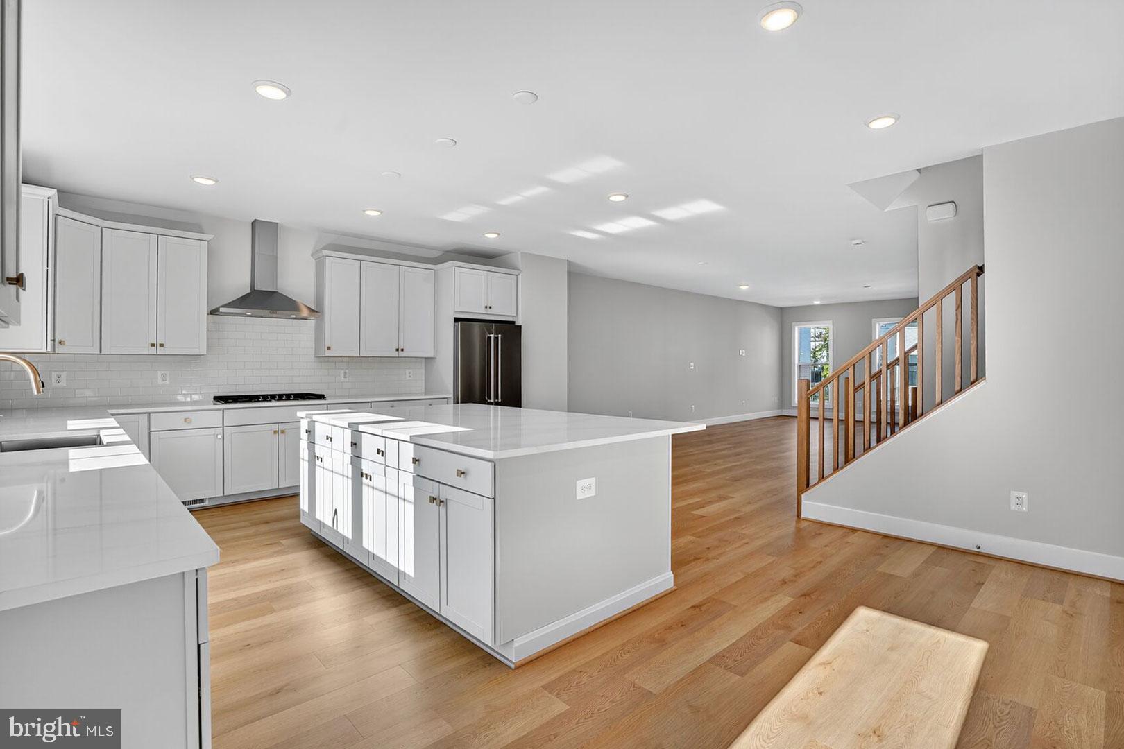 42135 GILDED STONE TERRACE