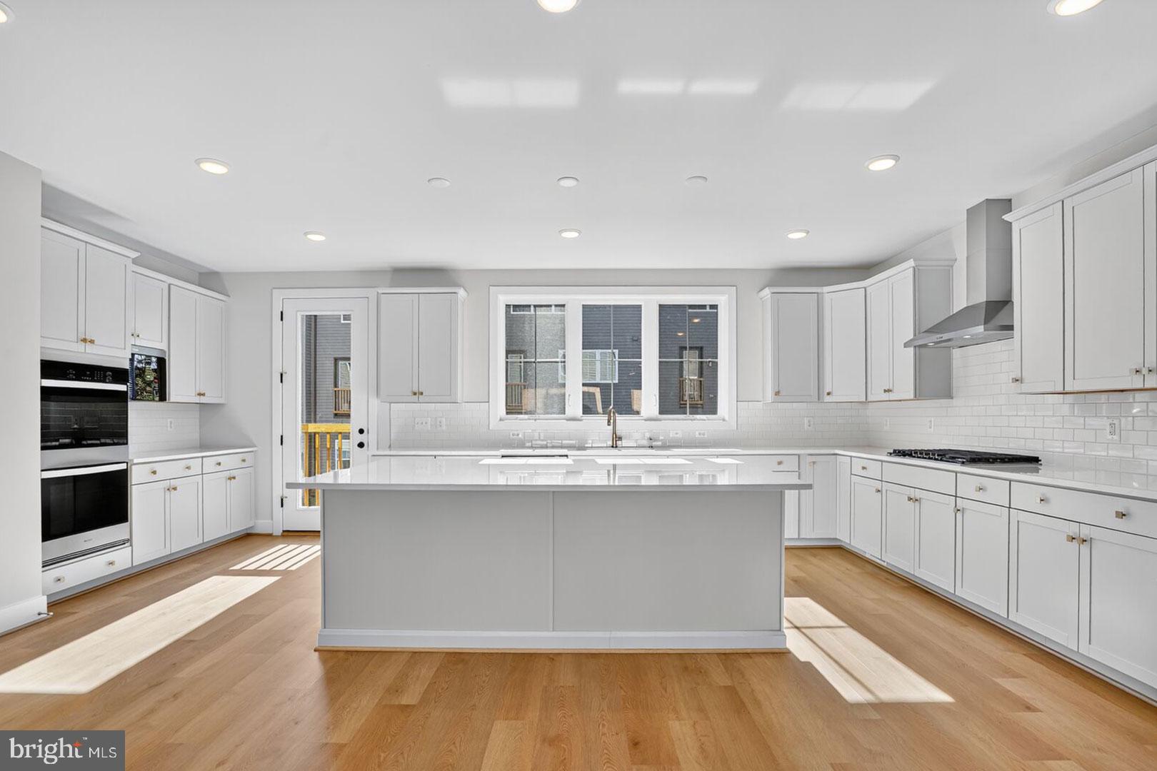 42135 GILDED STONE TERRACE