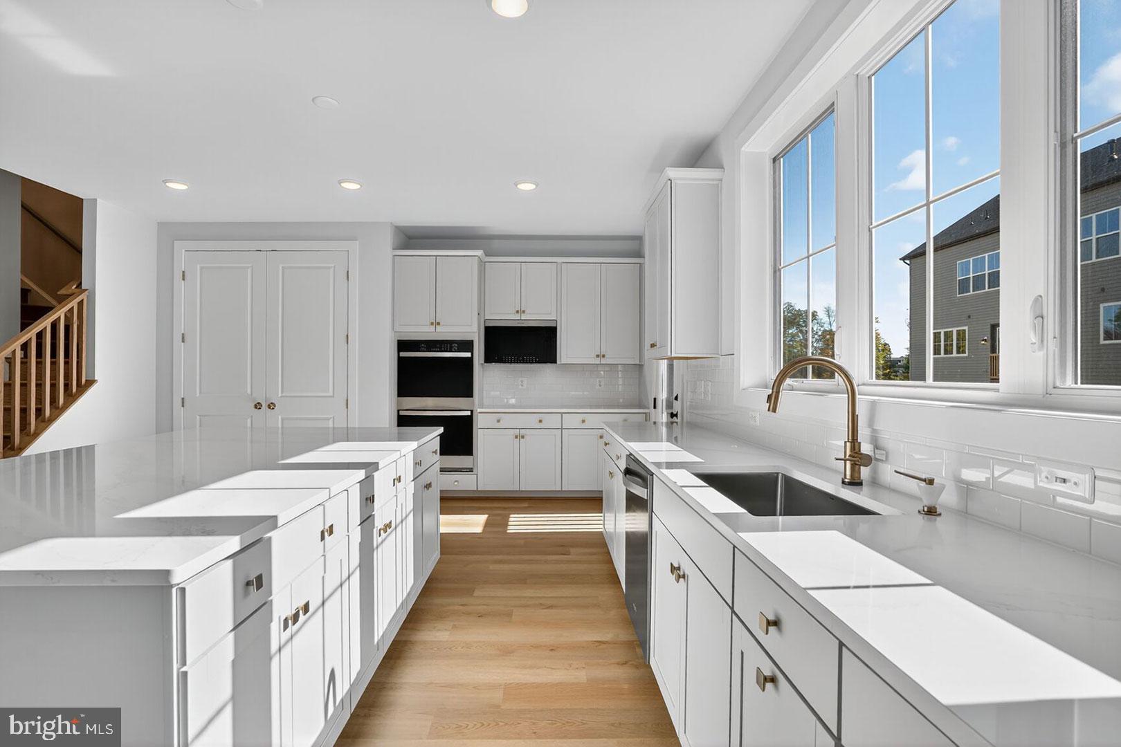 42135 GILDED STONE TERRACE